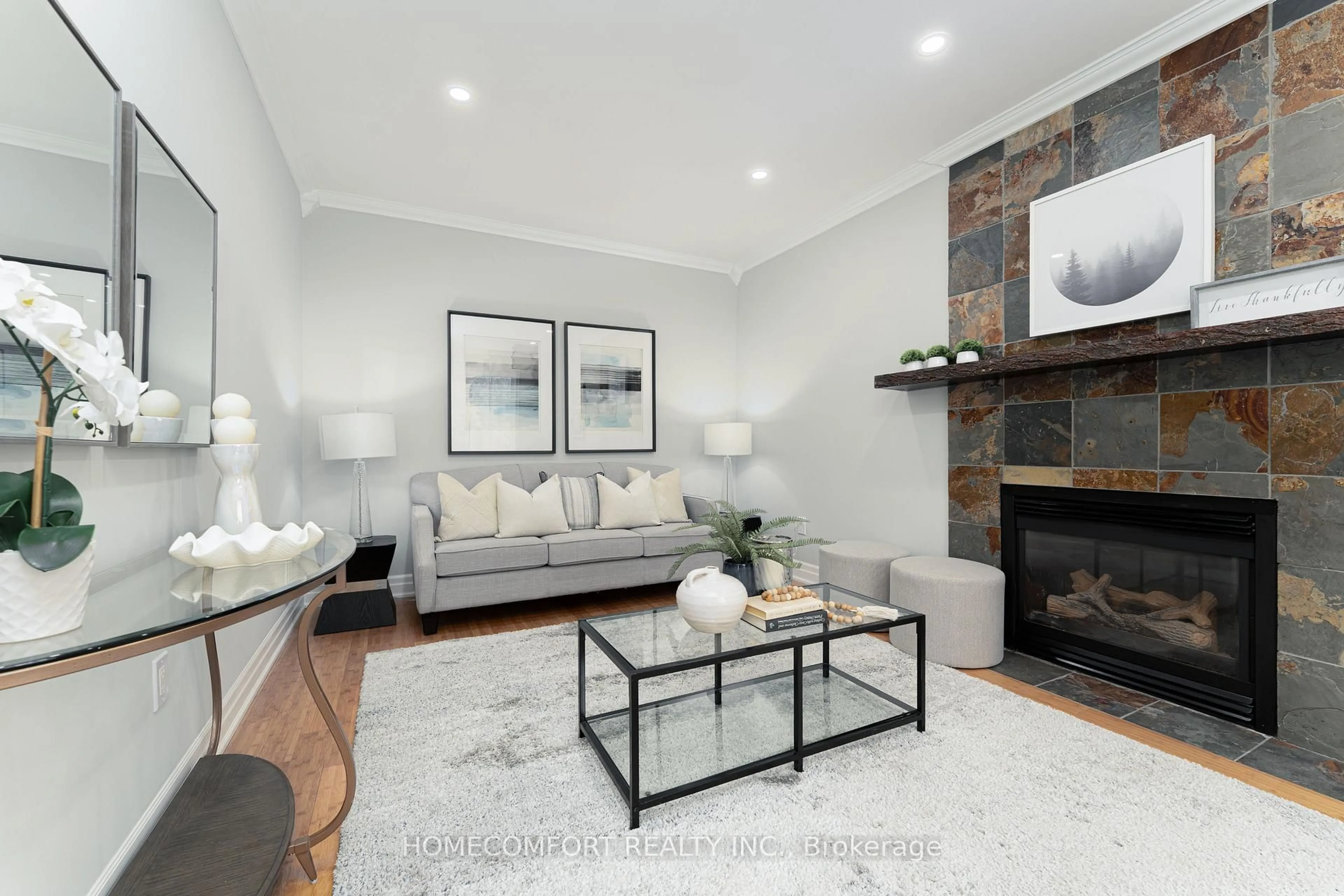 Living room with furniture, unknown for 68 GRACE Cres, Barrie Ontario L4N 9S5