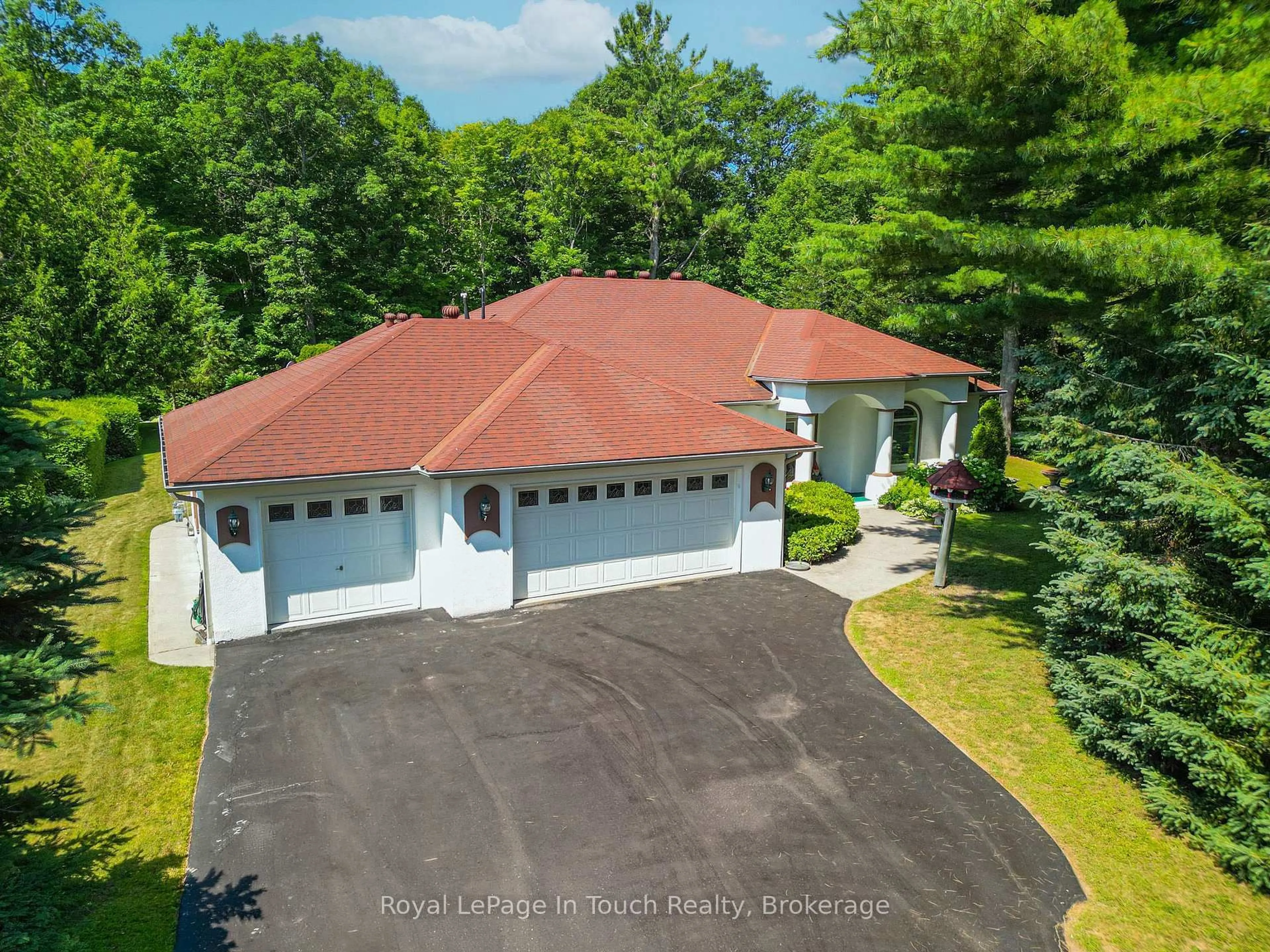 A pic from outside/outdoor area/front of a property/back of a property/a pic from drone, street for 58 Mourning Dove Tr, Tiny Ontario L0L 2J0