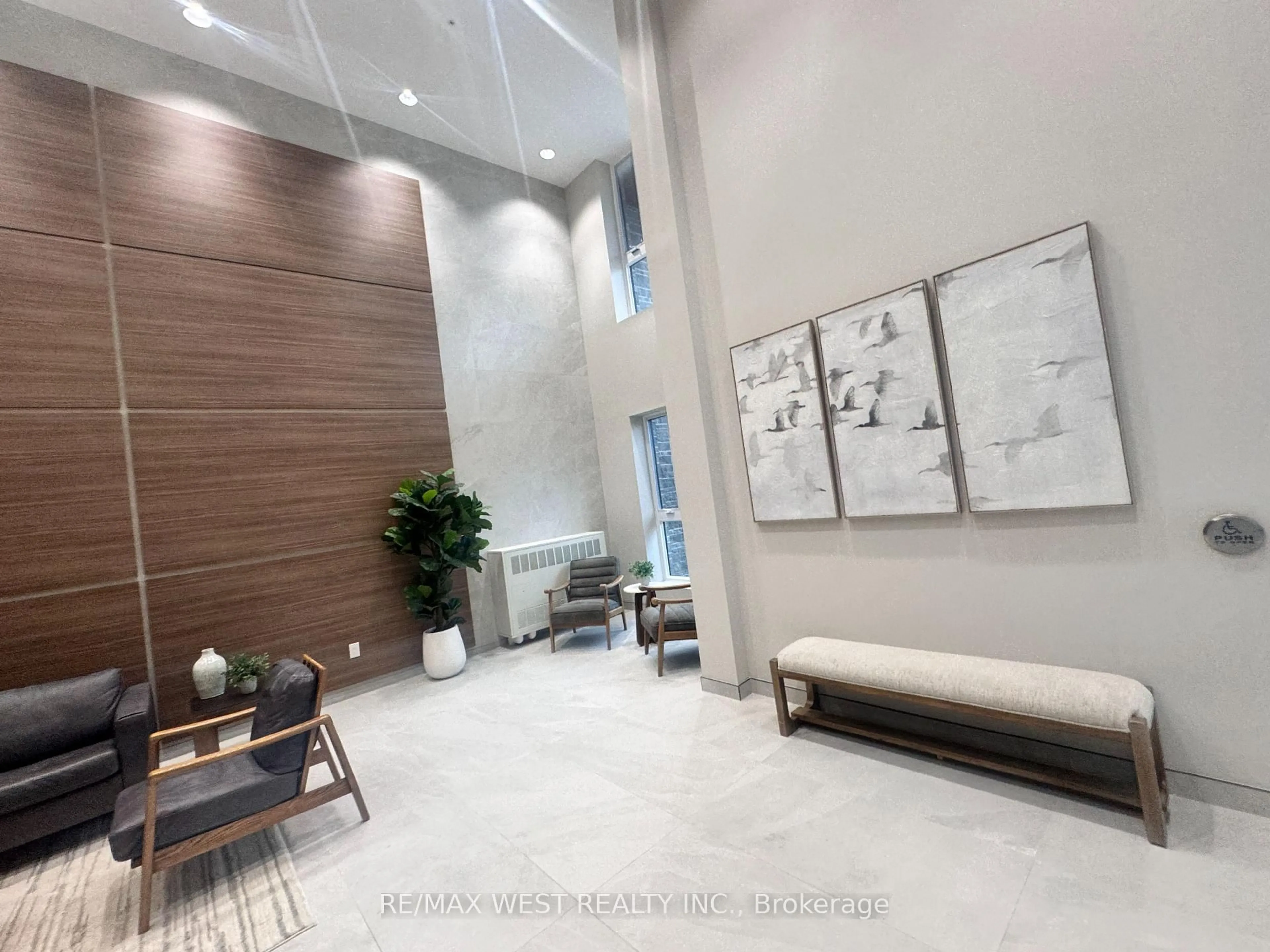 Lobby for 4 Kimberly Lane #325, Collingwood Ontario L9Y 5T6