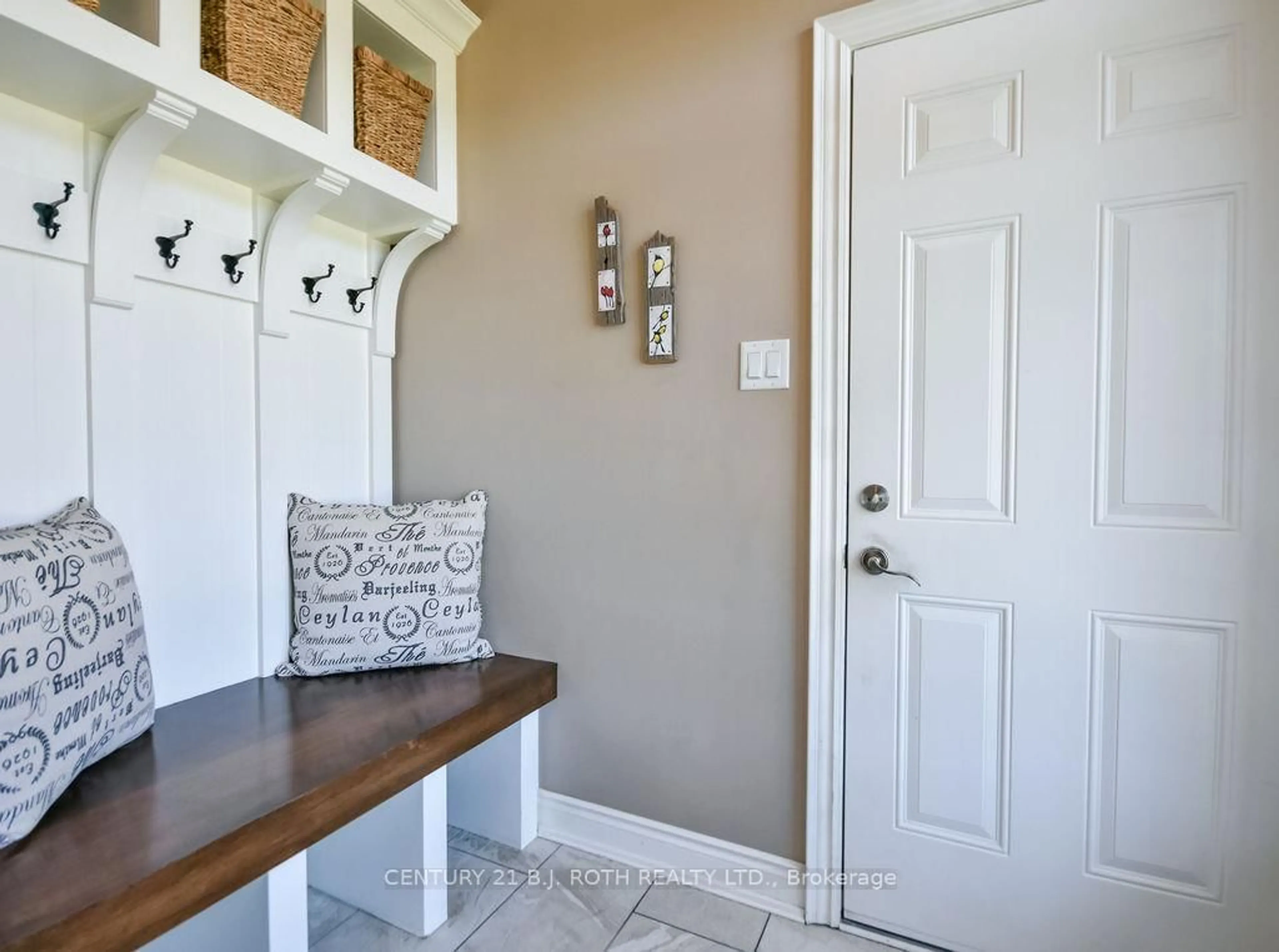Indoor entryway for 2 Roy Hickling Dr, Springwater Ontario L9X 0J2