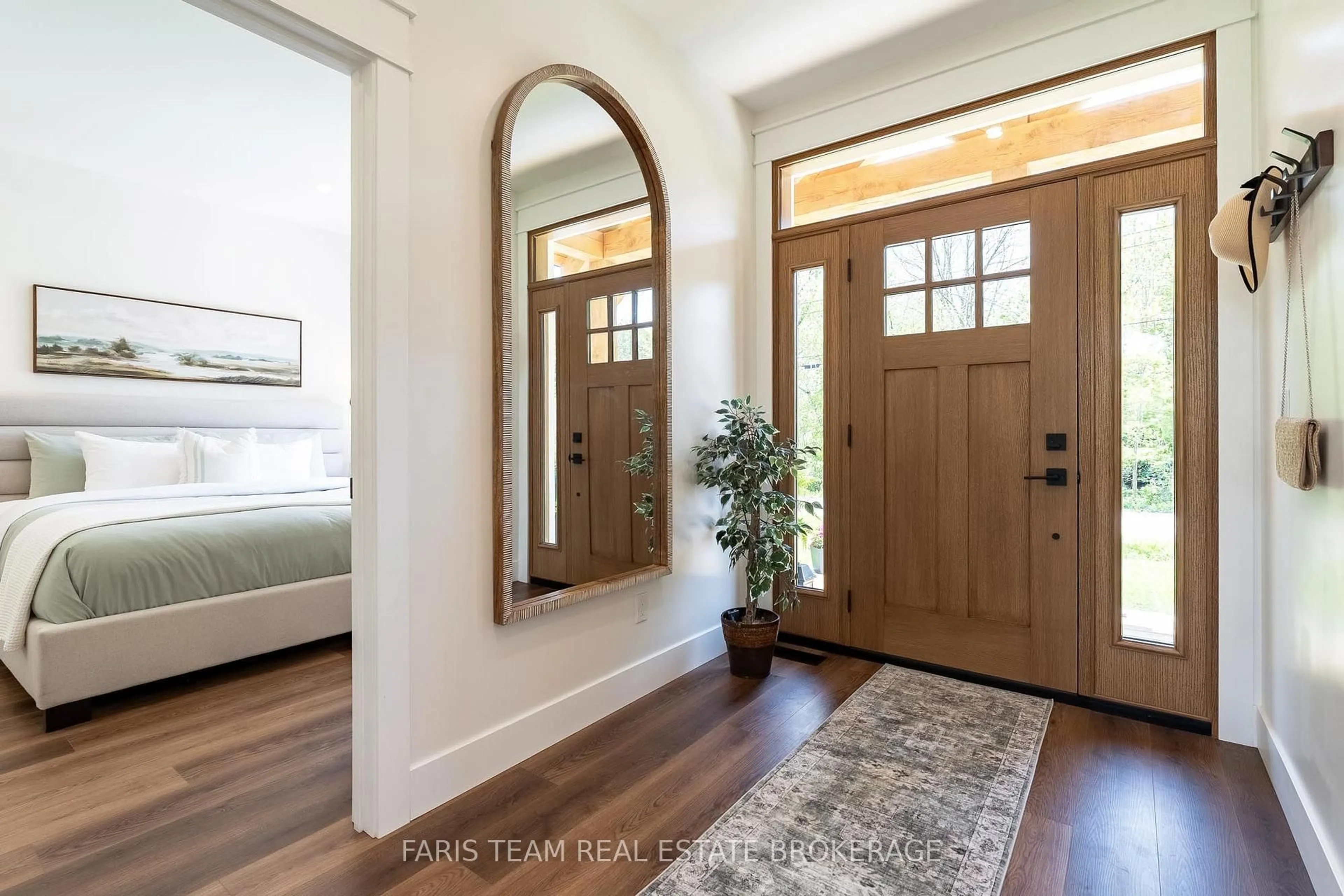 Indoor entryway for 3415 Reservoir Rd, Severn Ontario L0K 1E0
