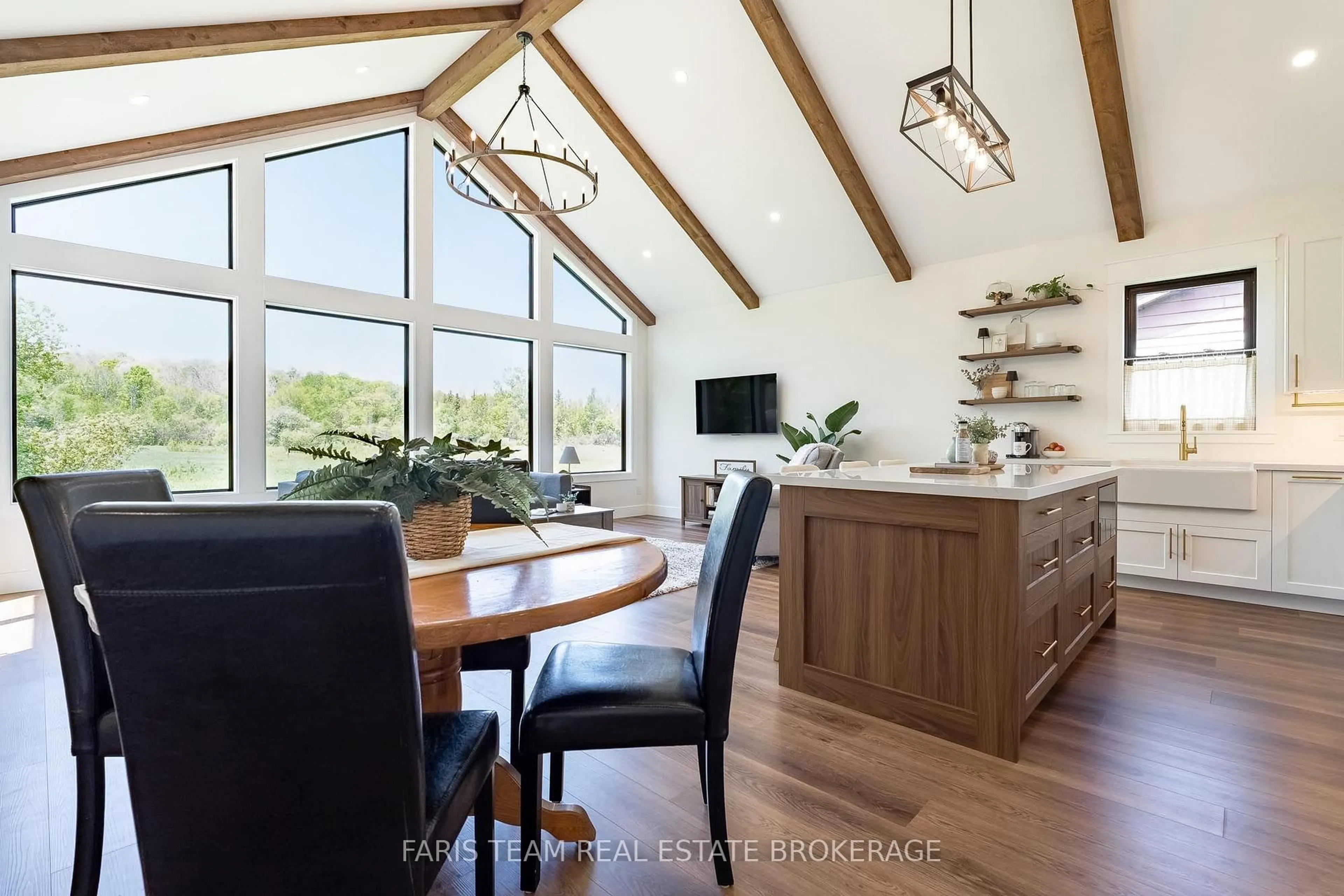 Open concept kitchen, wood/laminate floor for 3415 Reservoir Rd, Severn Ontario L0K 1E0