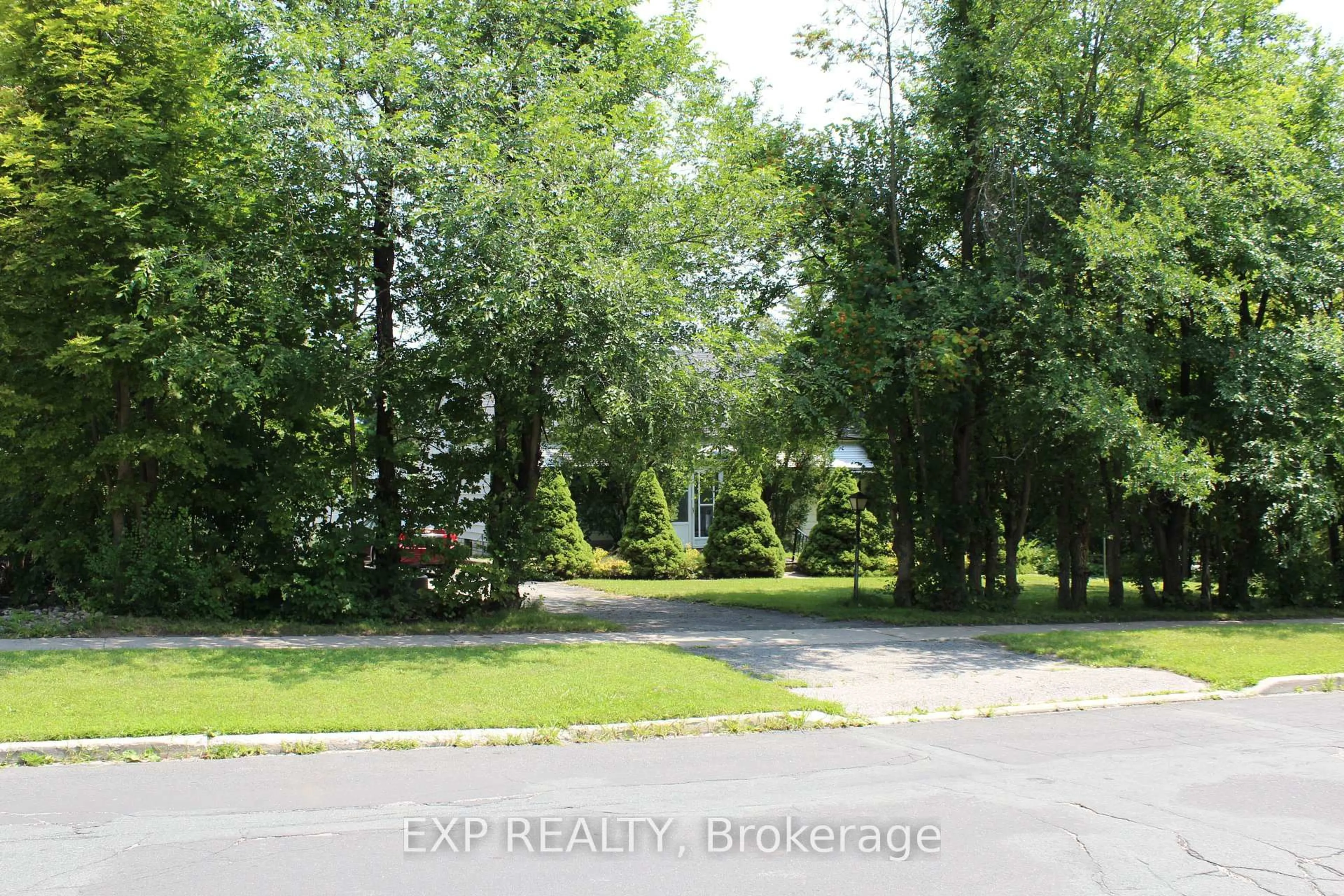 A pic from outside/outdoor area/front of a property/back of a property/a pic from drone, forest/trees view for 105 Puget St, Barrie Ontario L4M 4N6