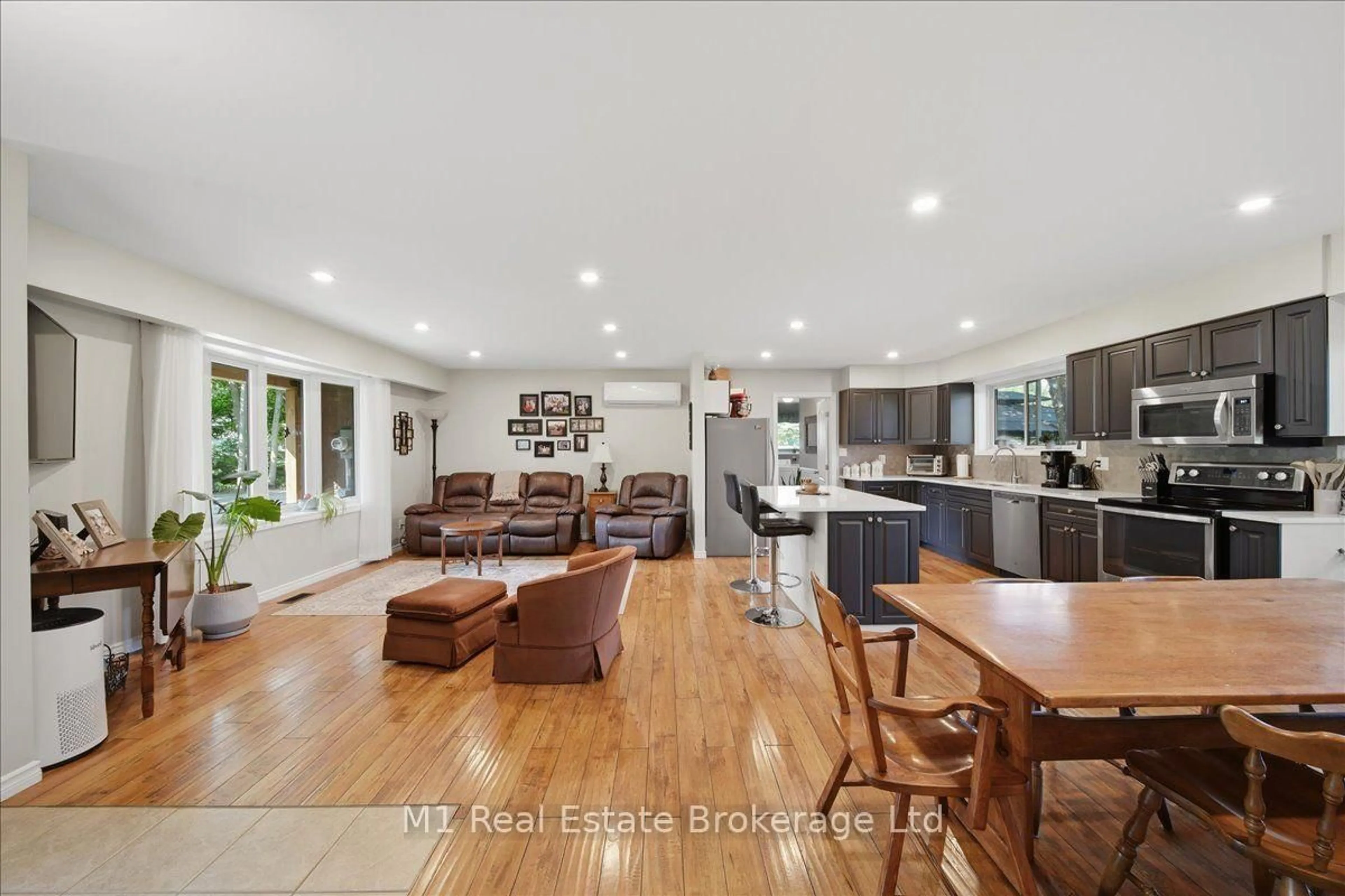 Open concept kitchen, ceramic/tile floor for 2 Conder Dr, Oro-Medonte Ontario L0K 1E0