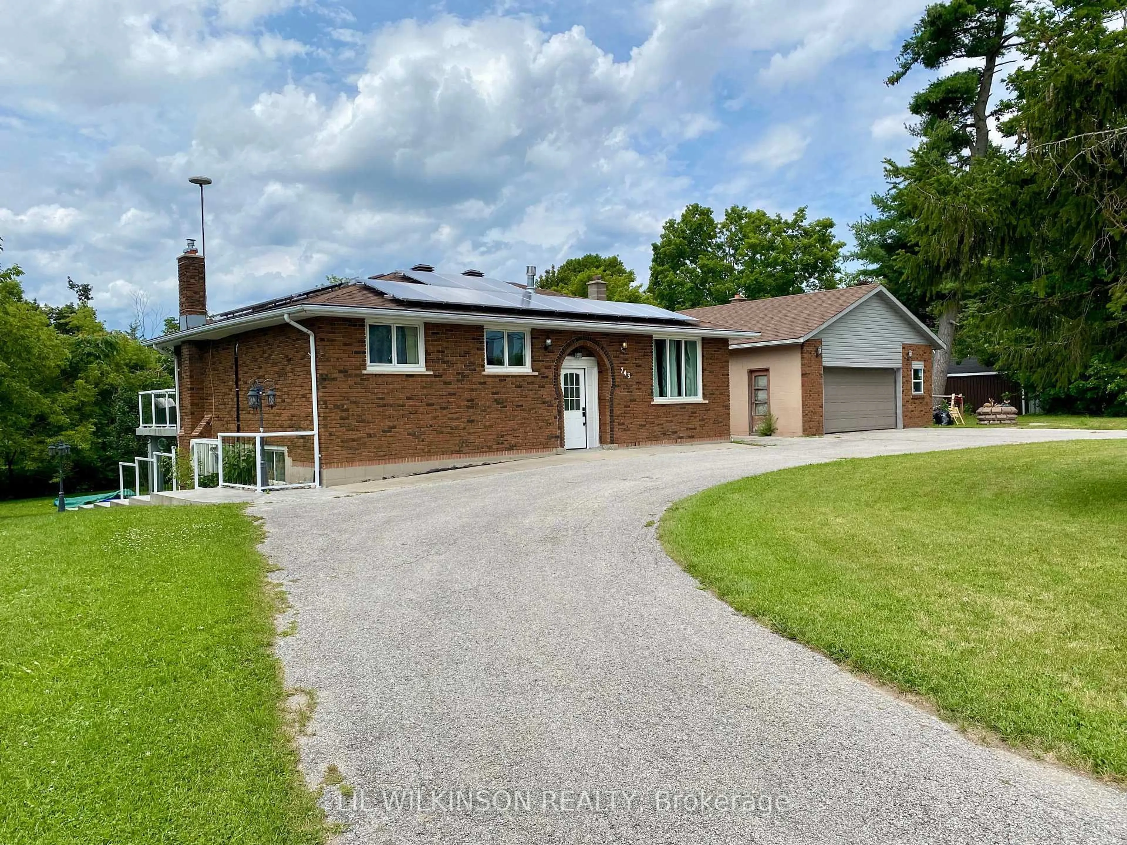 A pic from outside/outdoor area/front of a property/back of a property/a pic from drone, unknown for 743 Essa Rd, Barrie Ontario L4N 9G1