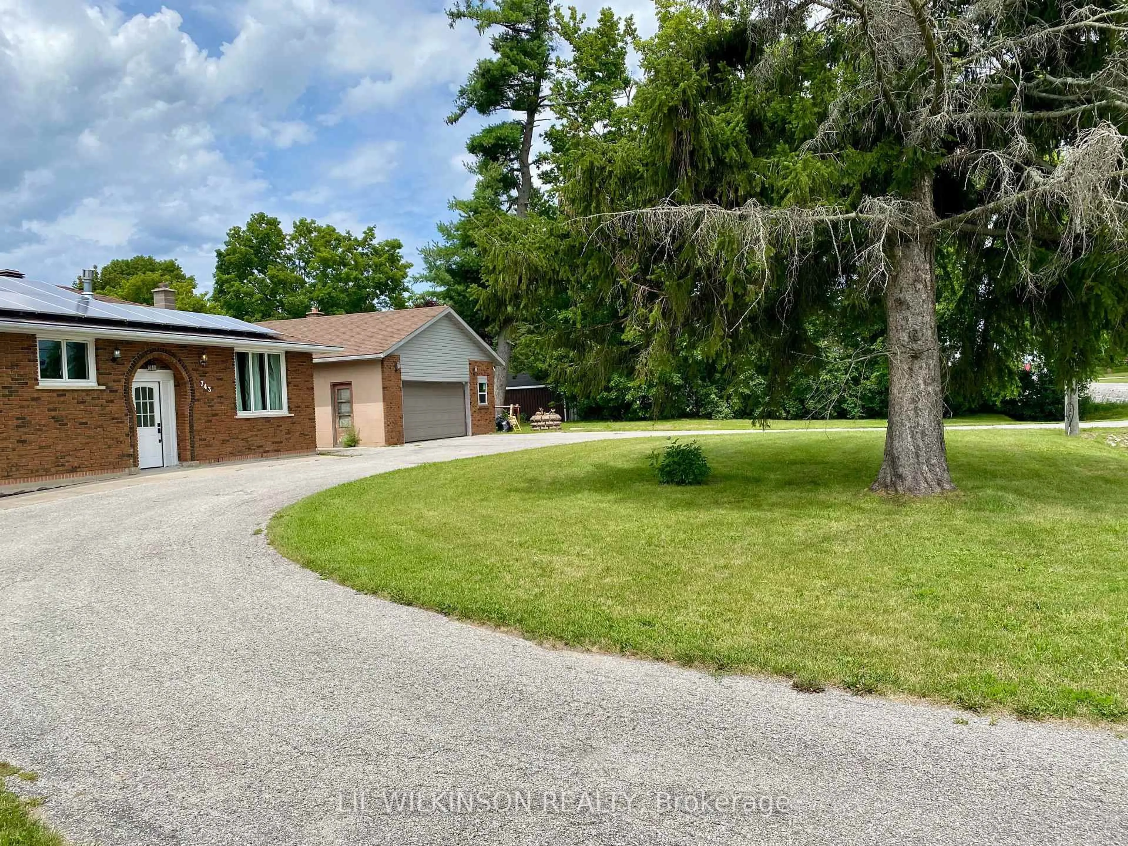 A pic from outside/outdoor area/front of a property/back of a property/a pic from drone, street for 743 Essa Rd, Barrie Ontario L4N 9G1