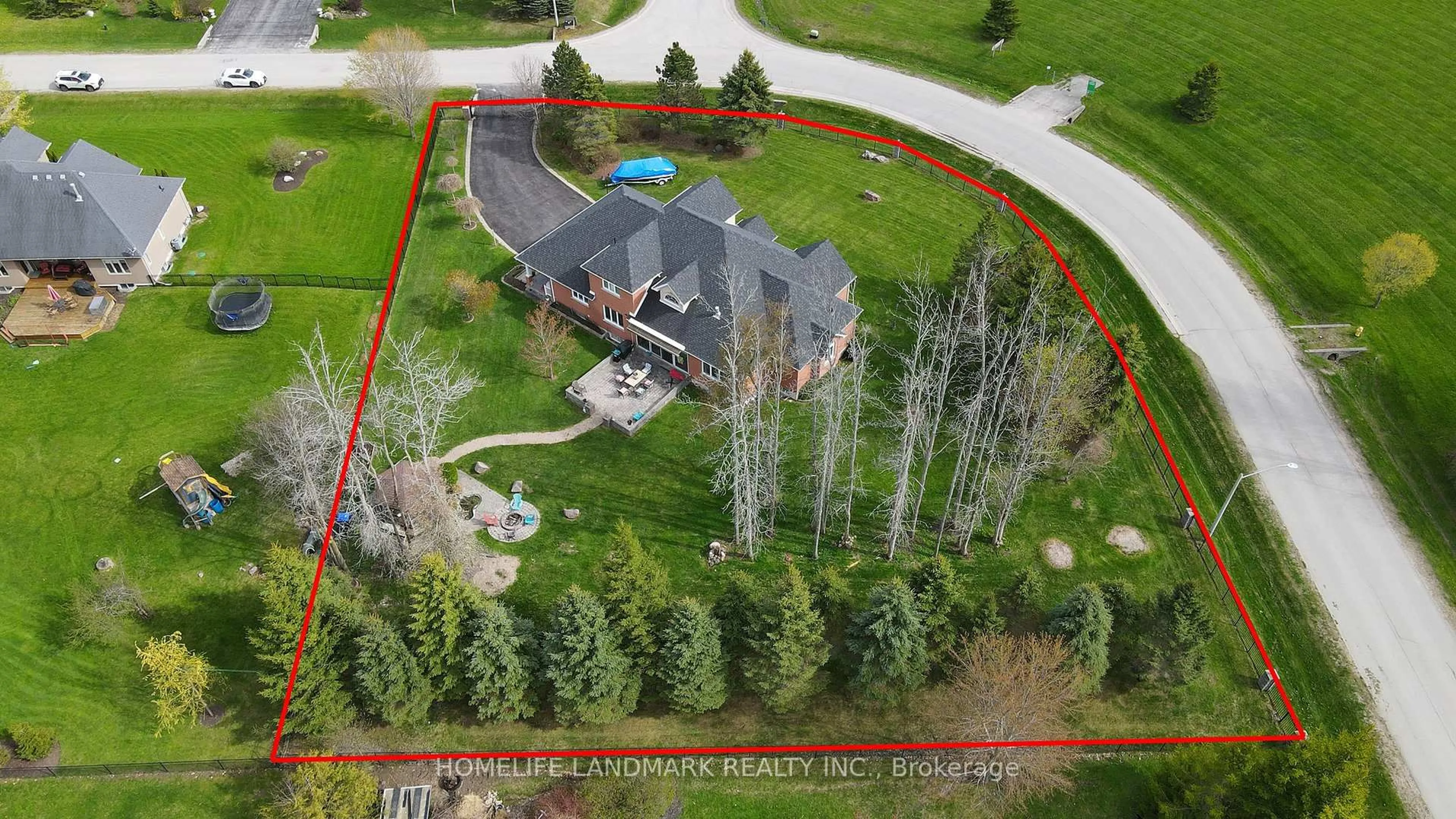 A pic from outside/outdoor area/front of a property/back of a property/a pic from drone, street for 49 Red Oak Cres, Oro-Medonte Ontario L0L 2L0