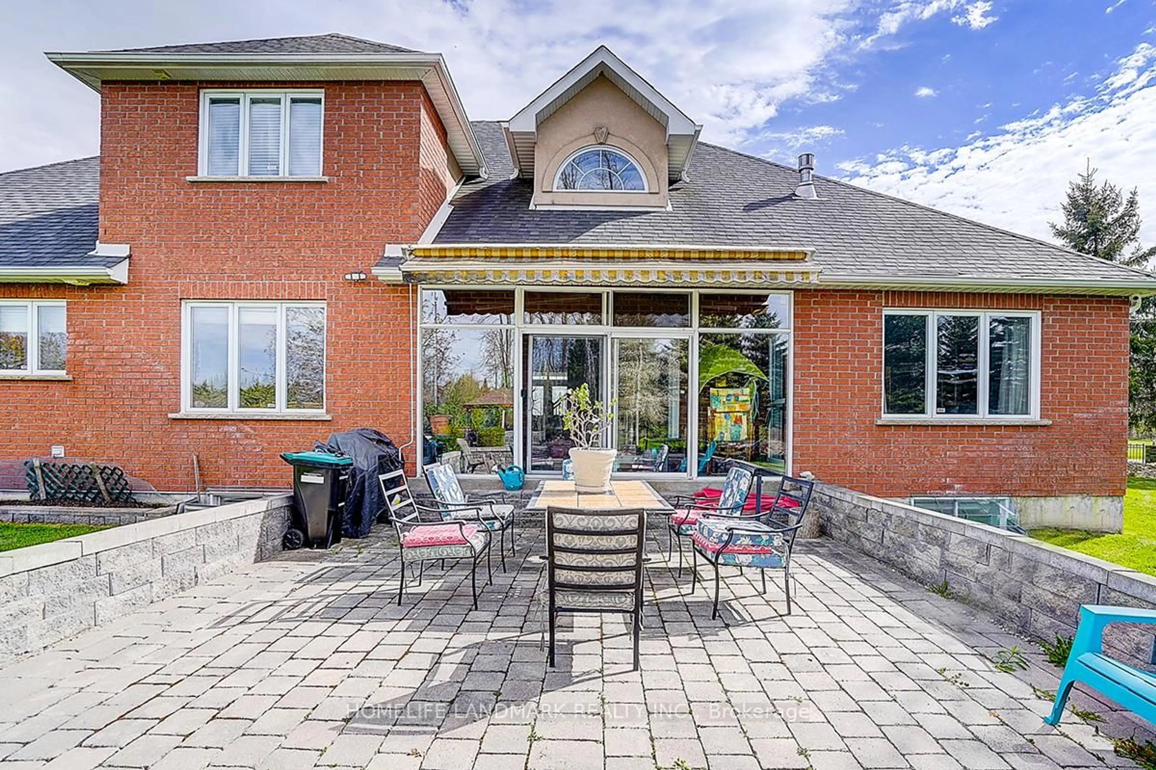 Patio, street for 49 Red Oak Cres, Oro-Medonte Ontario L0L 2L0
