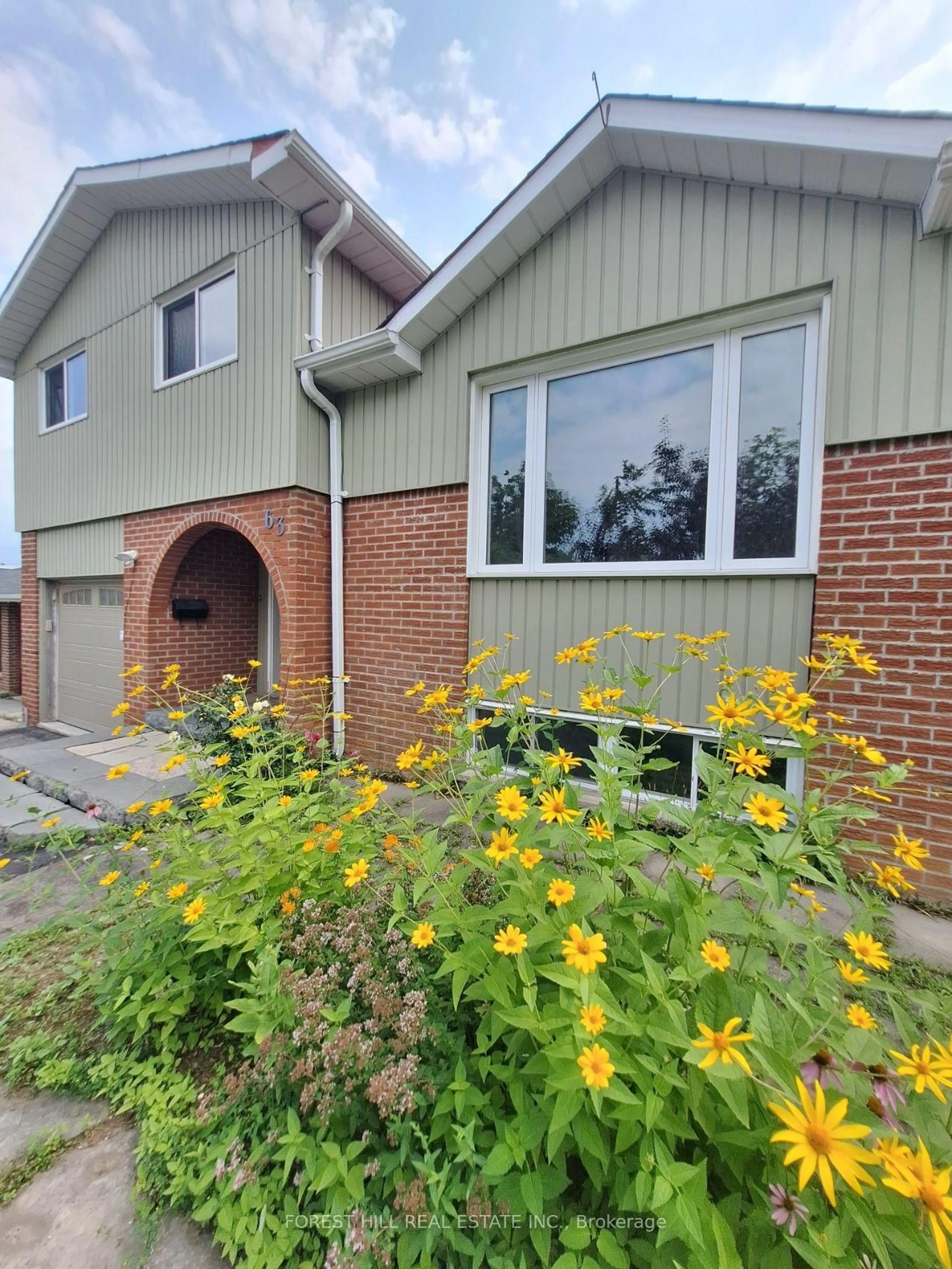 Home with brick exterior material, street for 63 Springdale Dr, Barrie Ontario L4M 5A9