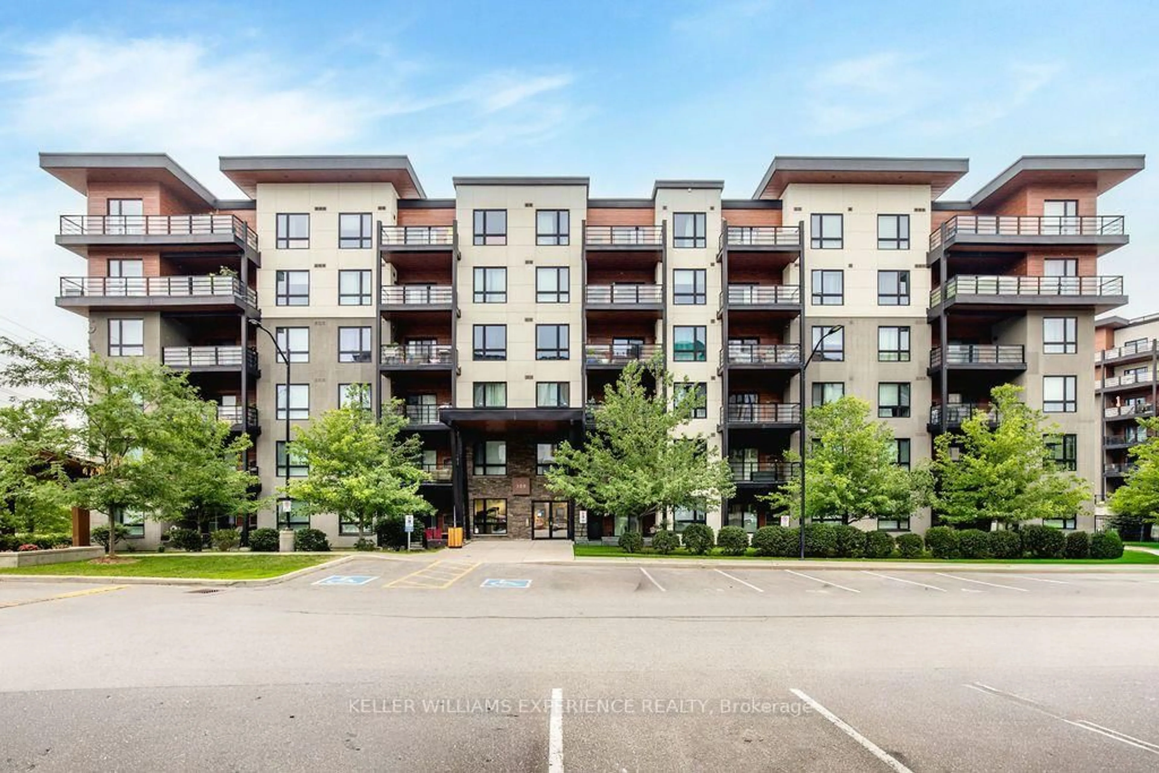 Patio, building for 300 Essa Rd #201, Barrie Ontario L9J 0B9