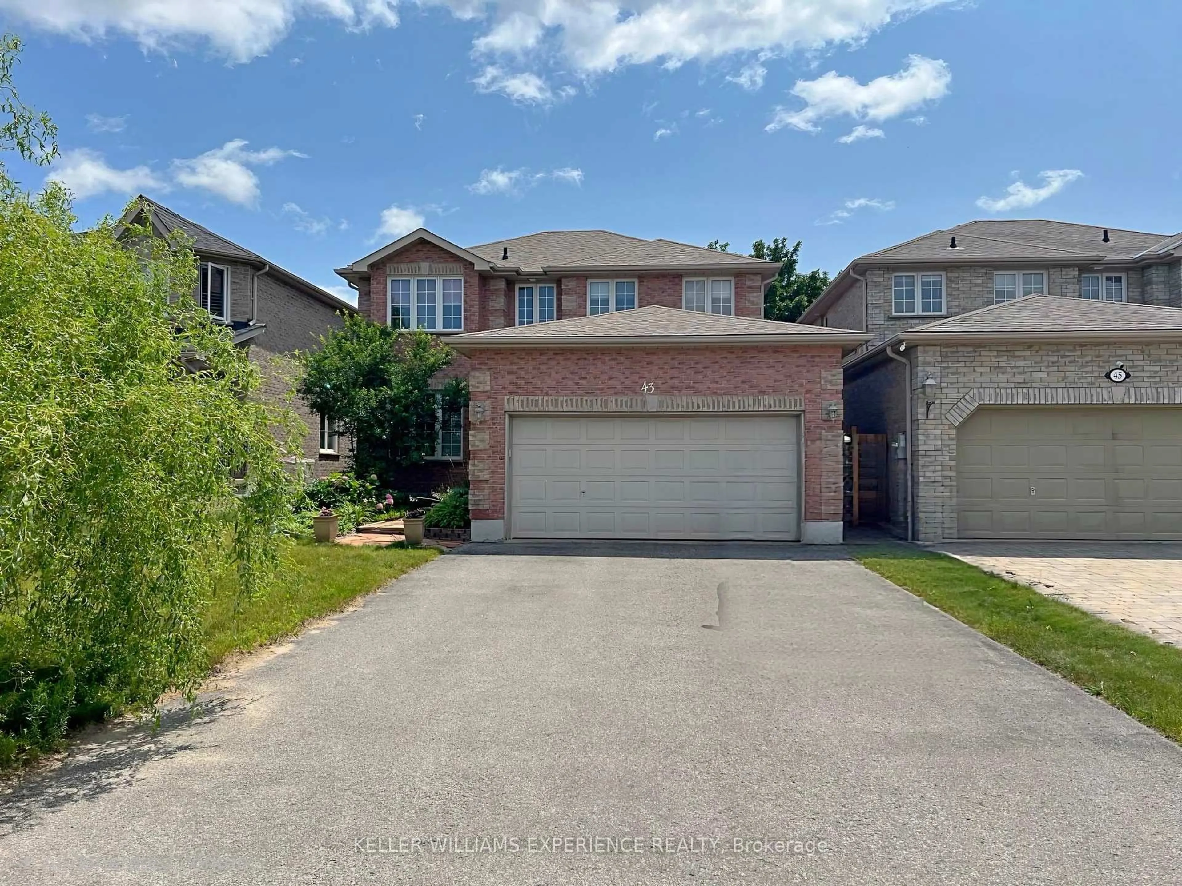 A pic from outside/outdoor area/front of a property/back of a property/a pic from drone, street for 43 Dunnett Dr, Barrie Ontario L4N 0J7
