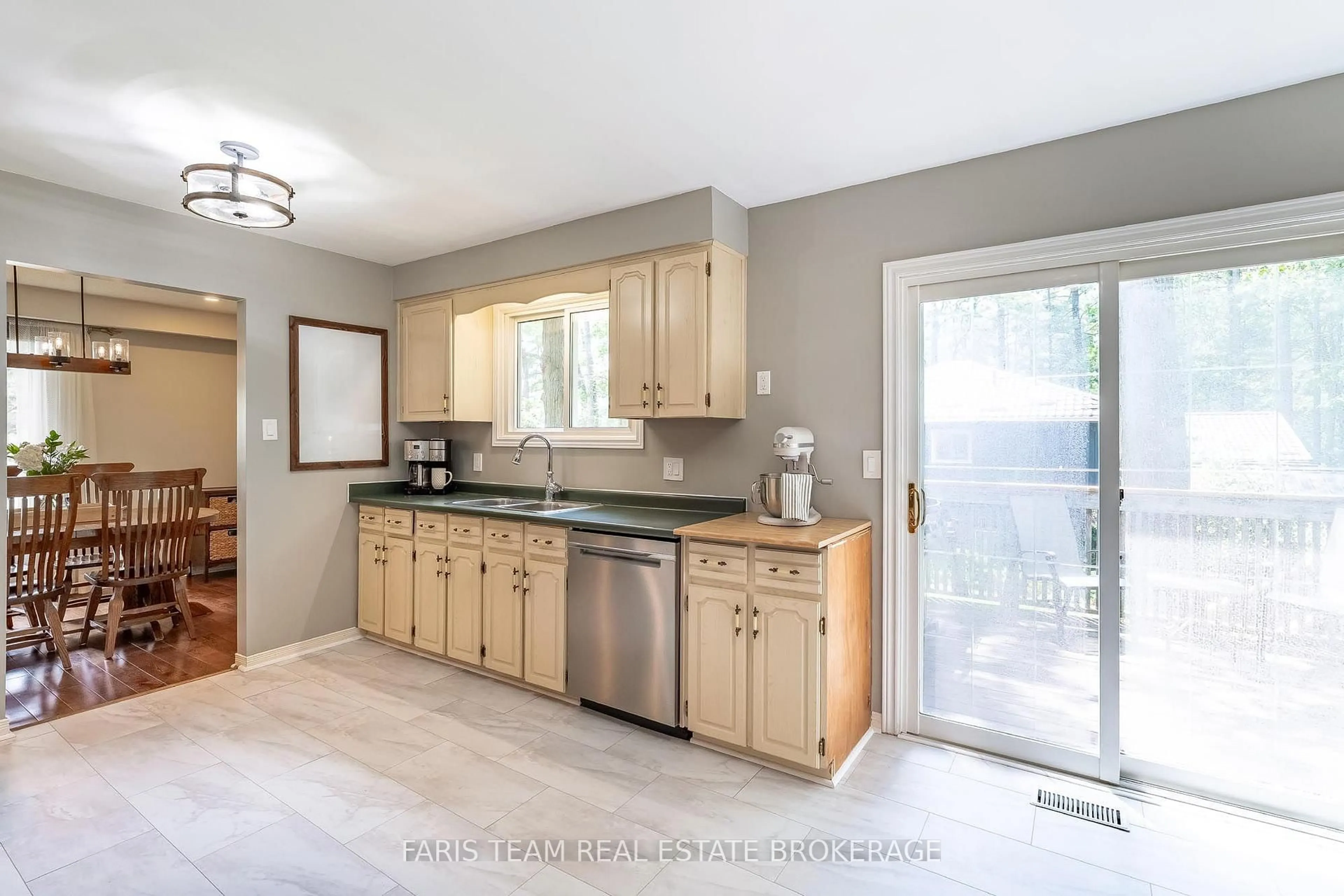 Open concept kitchen, ceramic/tile floor for 1202 Sunnidale Rd, Springwater Ontario L4M 4S4
