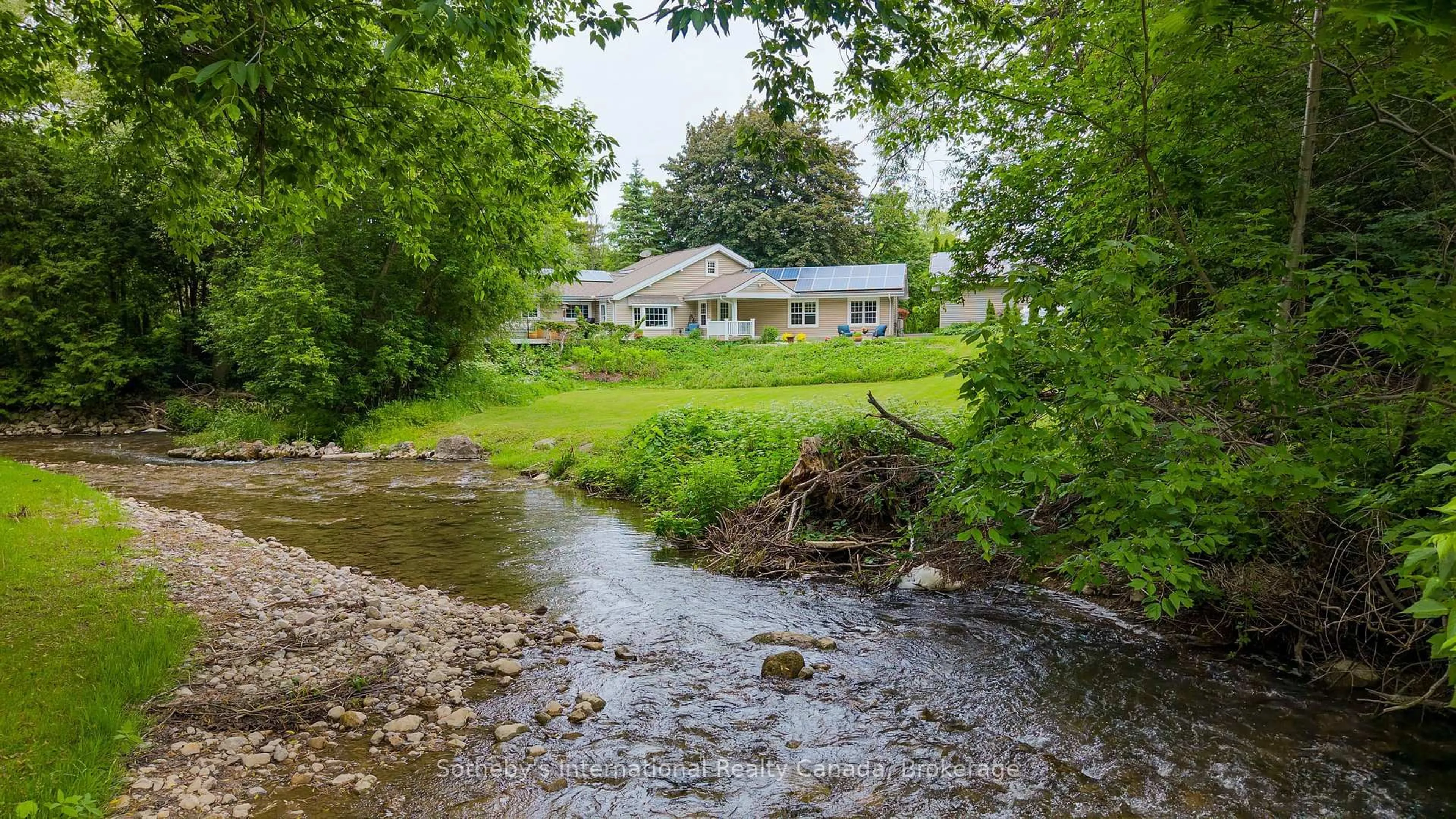 A pic from outside/outdoor area/front of a property/back of a property/a pic from drone, water/lake/river/ocean view for 640 Mountain Rd, Collingwood Ontario L9Y 5G3
