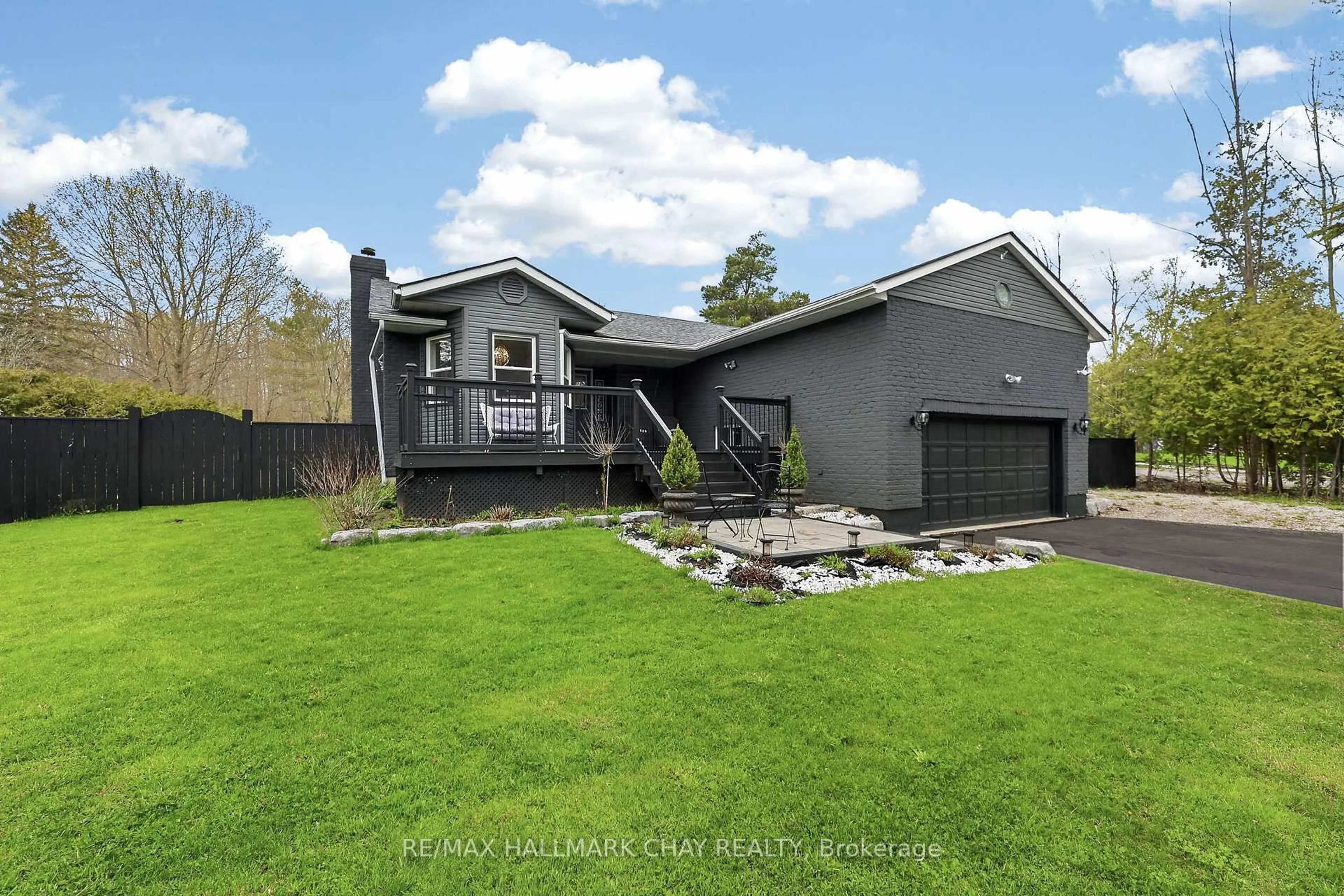 A pic from outside/outdoor area/front of a property/back of a property/a pic from drone, street for 2330 Lakeshore Rd, Oro-Medonte Ontario L0L 1T0