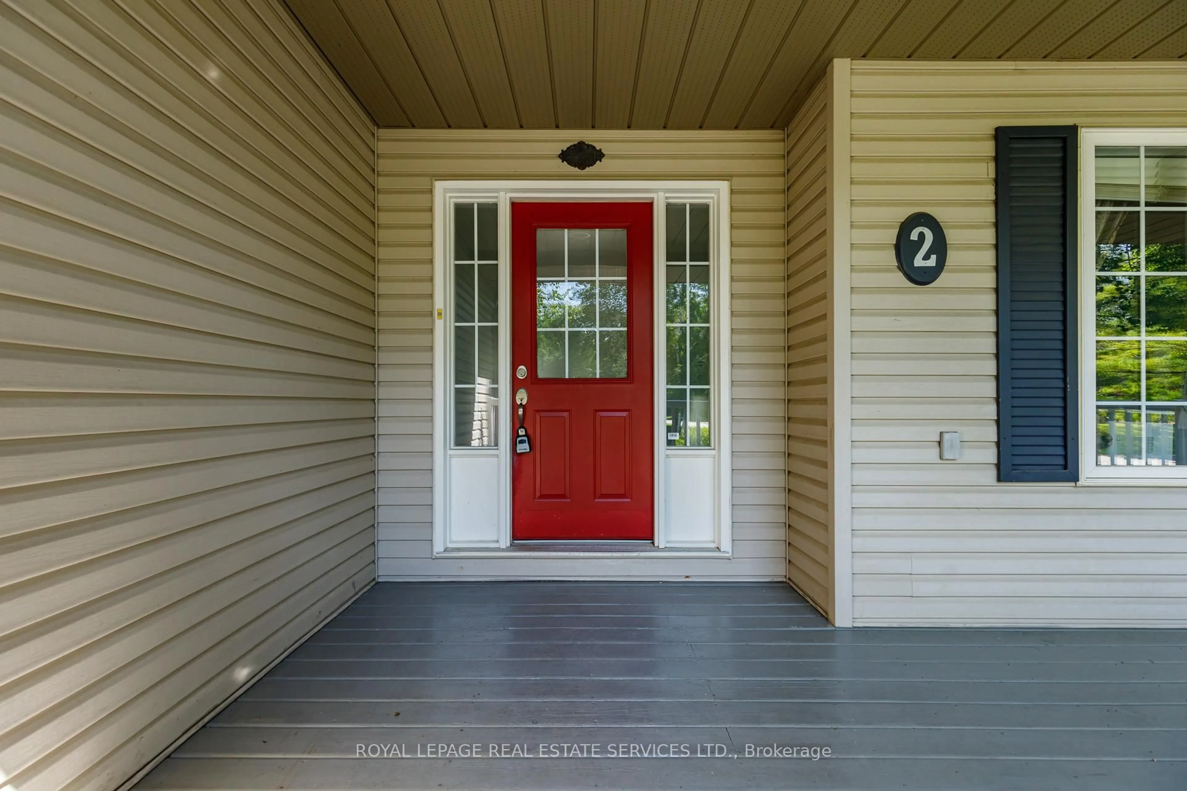 Indoor entryway for 2 Alexandra Lane, Wasaga Beach Ontario L9Z 1N5