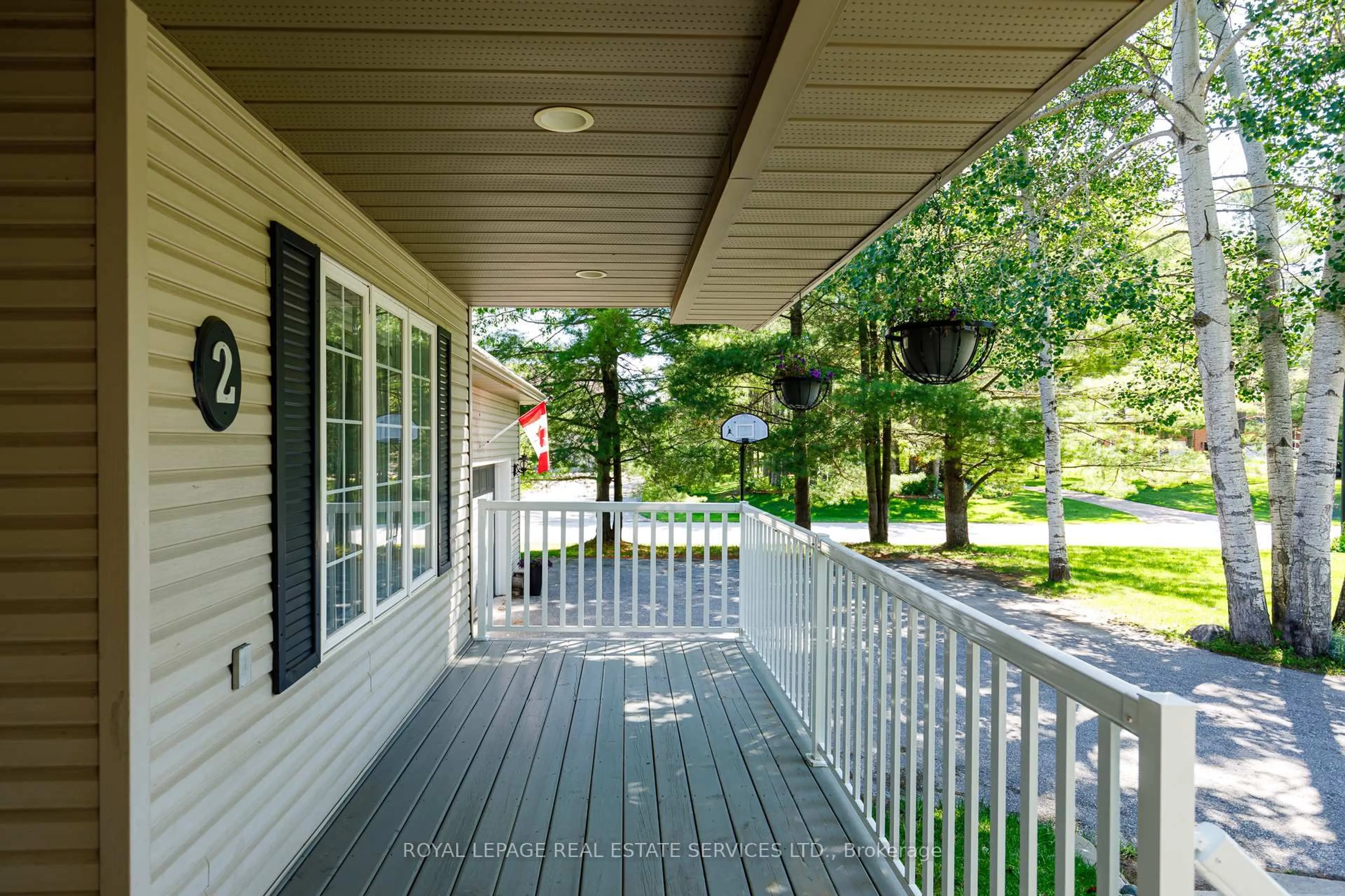 Home with vinyl exterior material, street for 2 Alexandra Lane, Wasaga Beach Ontario L9Z 1N5