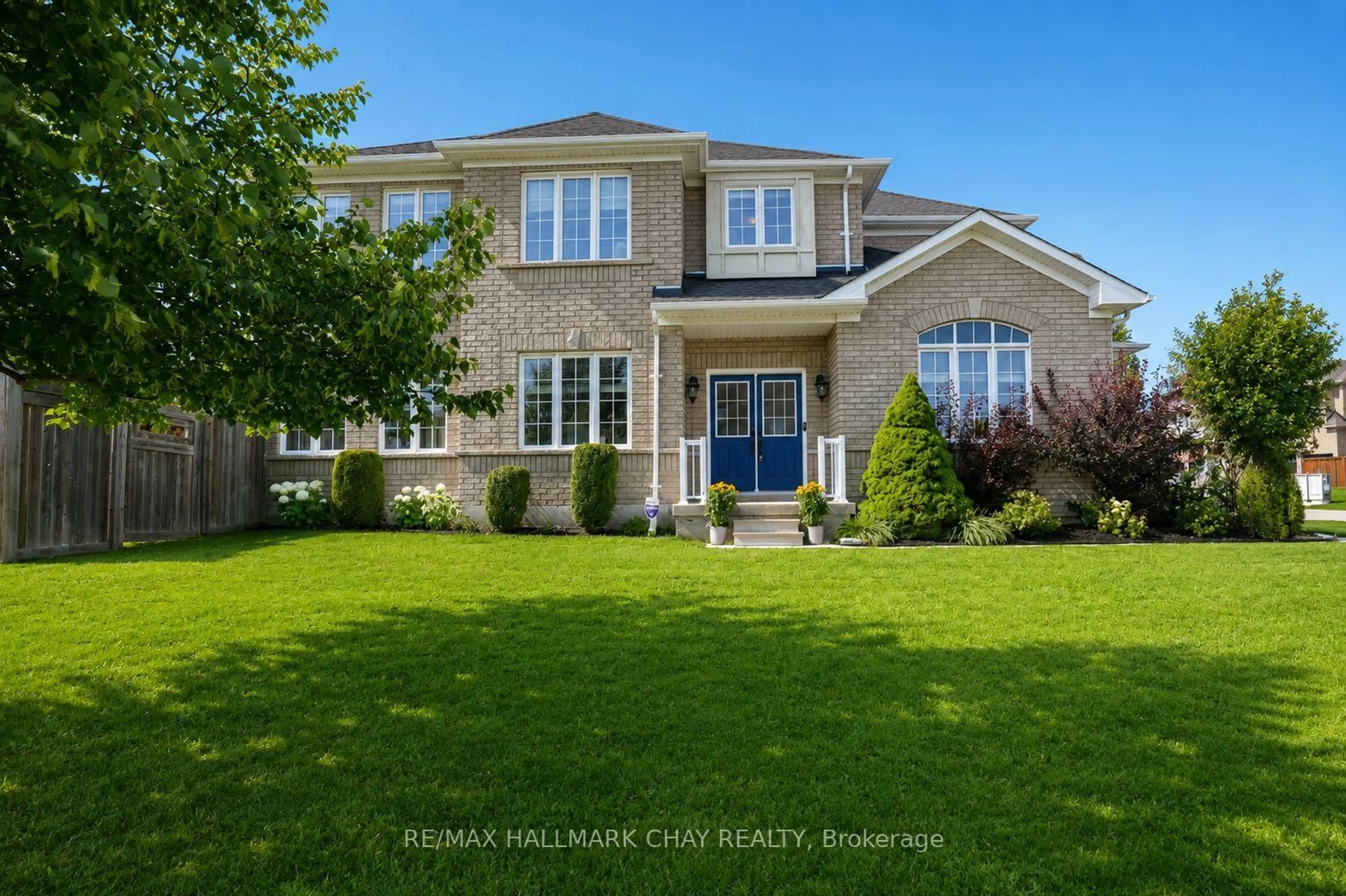 Unknown for 2 Versailles Cres, Barrie Ontario L4M 0B6
