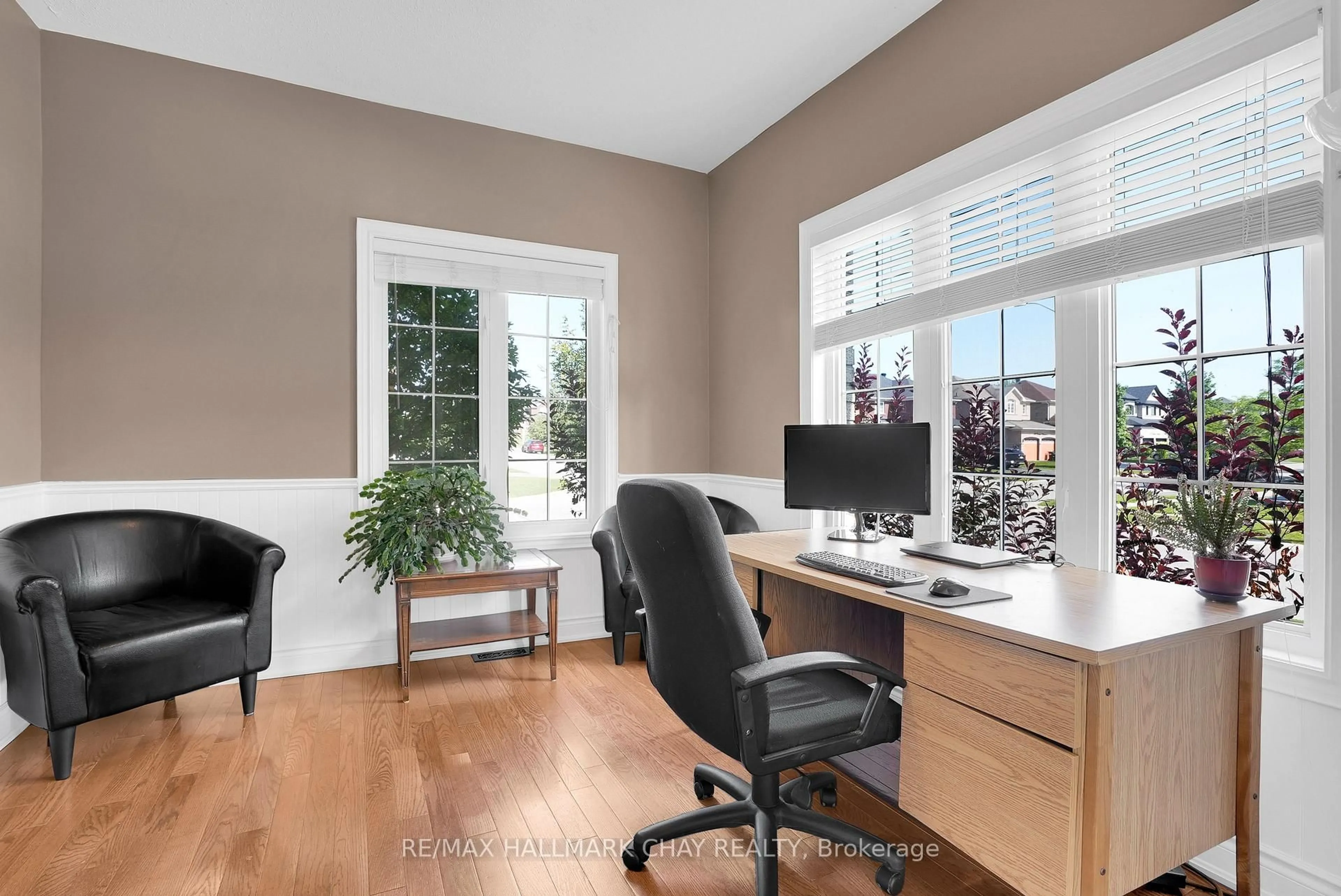 A pic of a room for 2 Versailles Cres, Barrie Ontario L4M 0B6