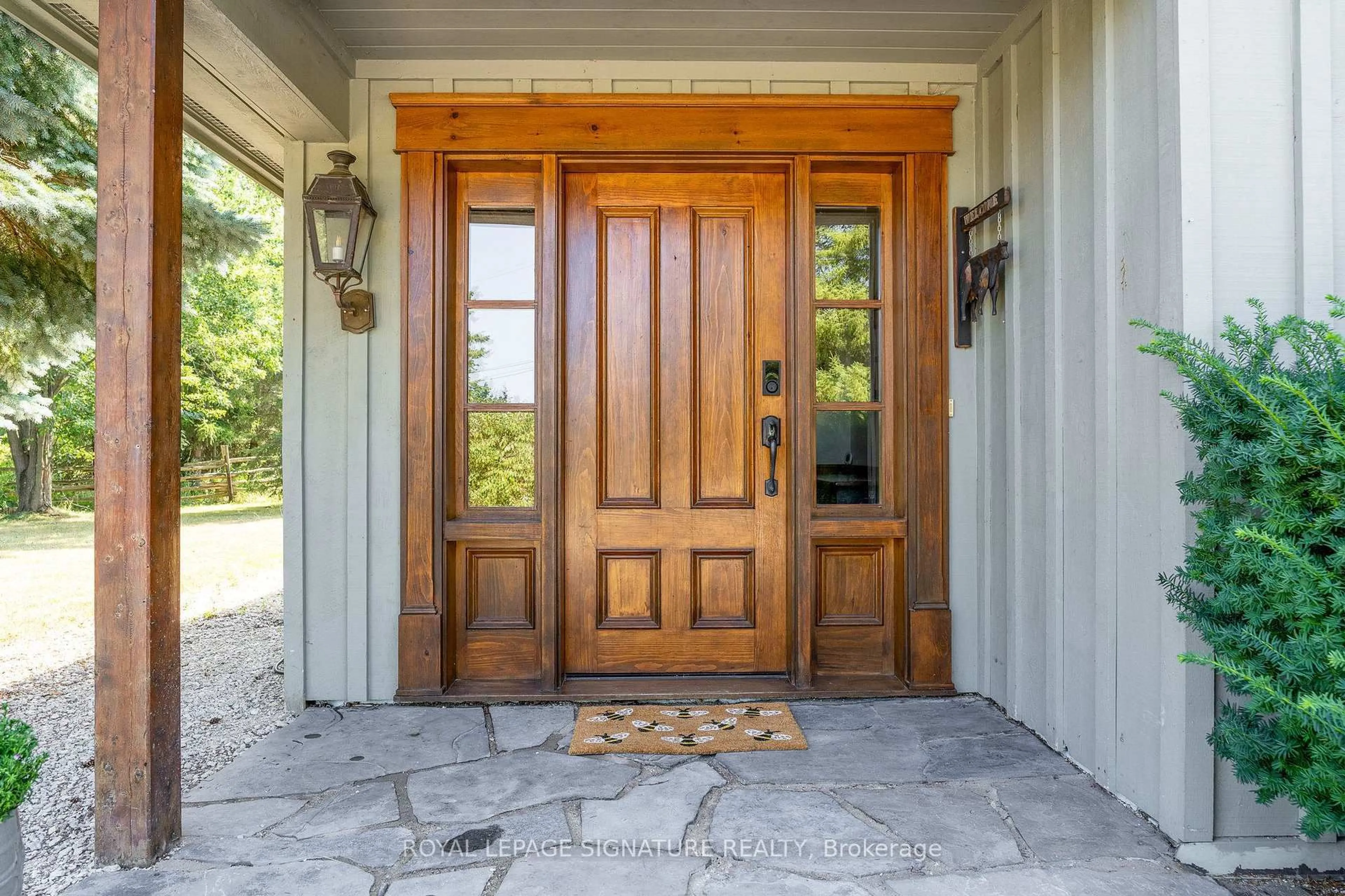Indoor entryway for 22 Newton Way, Clearview Ontario L9Y 3Y9
