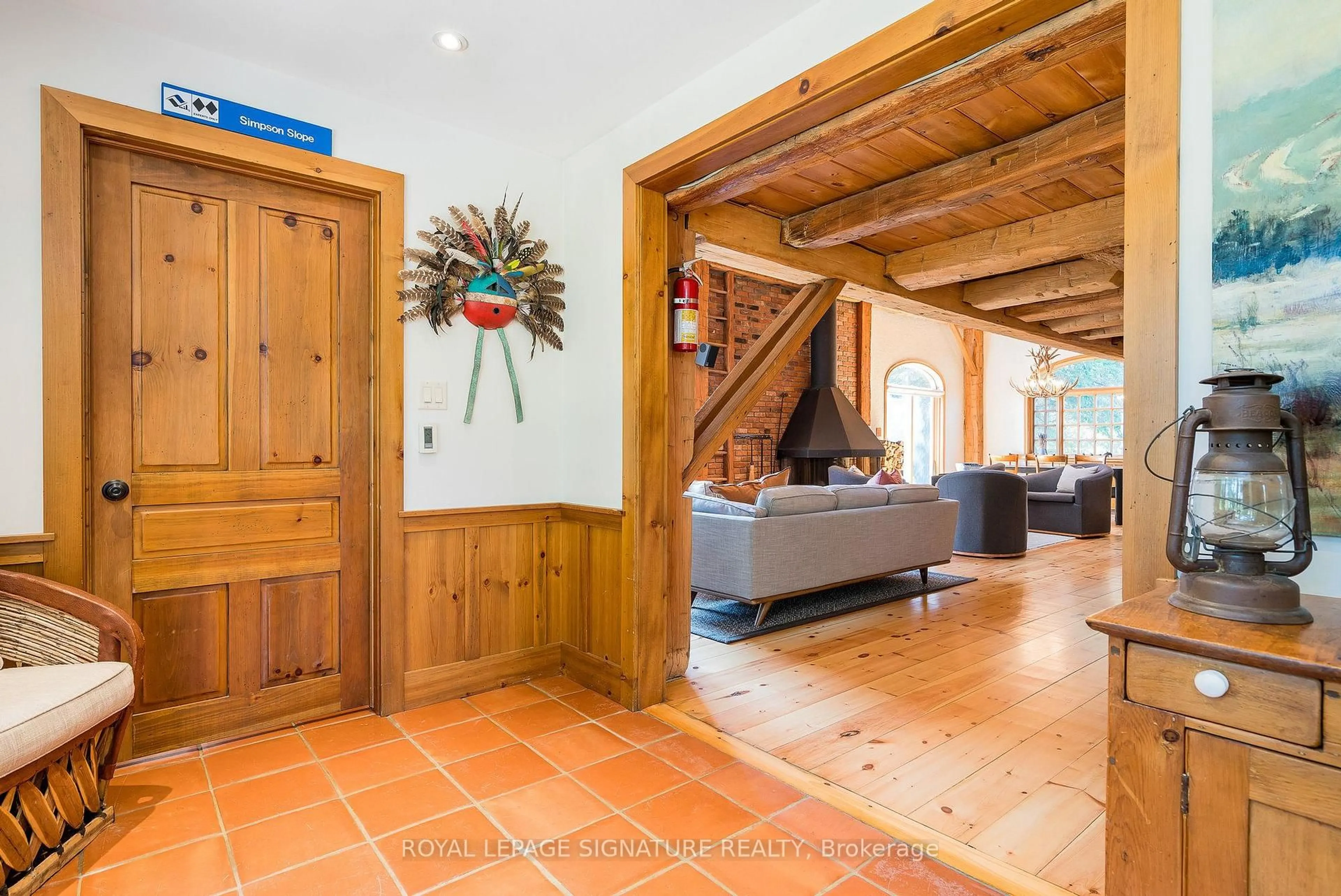 Indoor foyer for 22 Newton Way, Clearview Ontario L9Y 3Y9