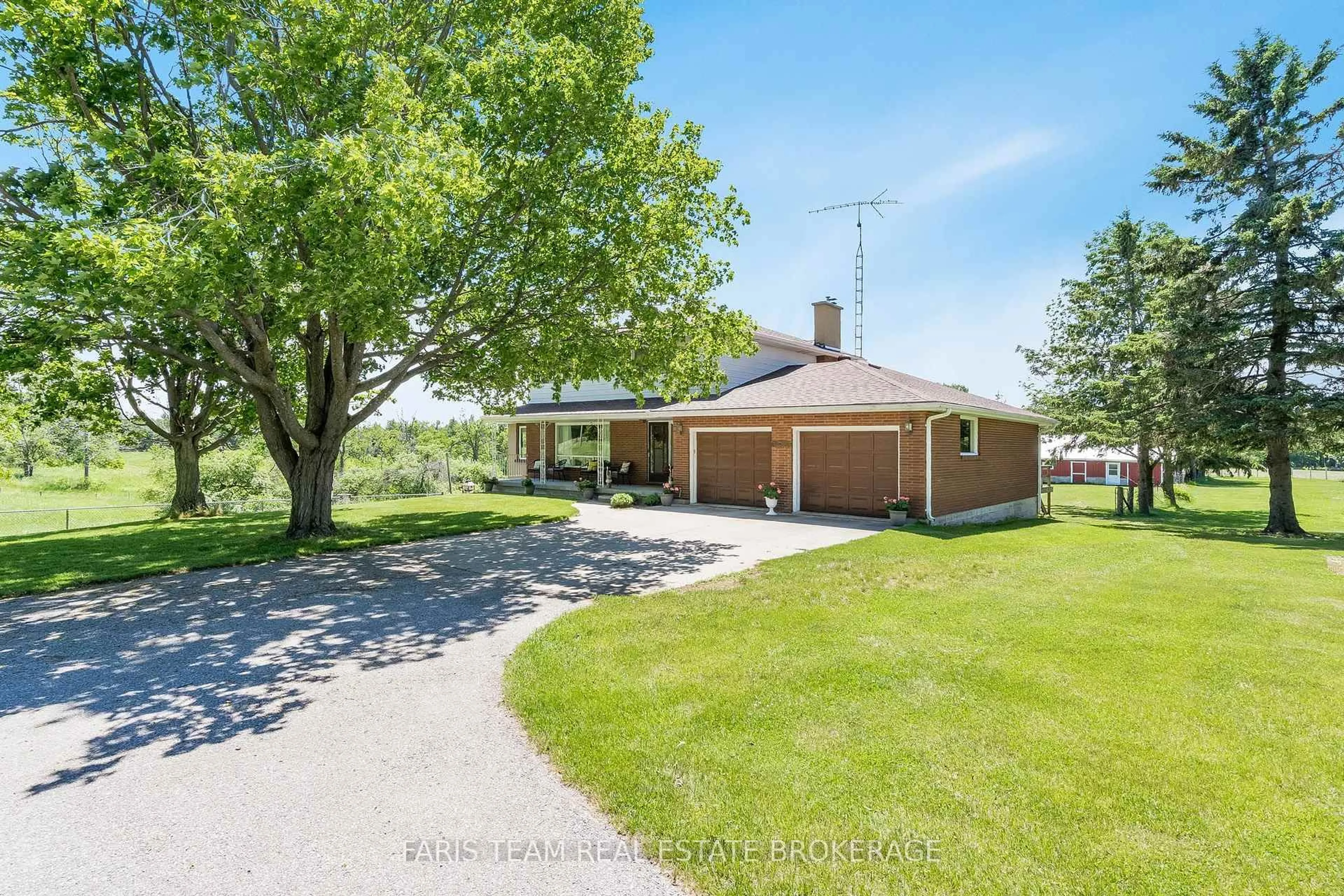 A pic from outside/outdoor area/front of a property/back of a property/a pic from drone, unknown for 2966 George Johnston Rd, Springwater Ontario L9X 1T8