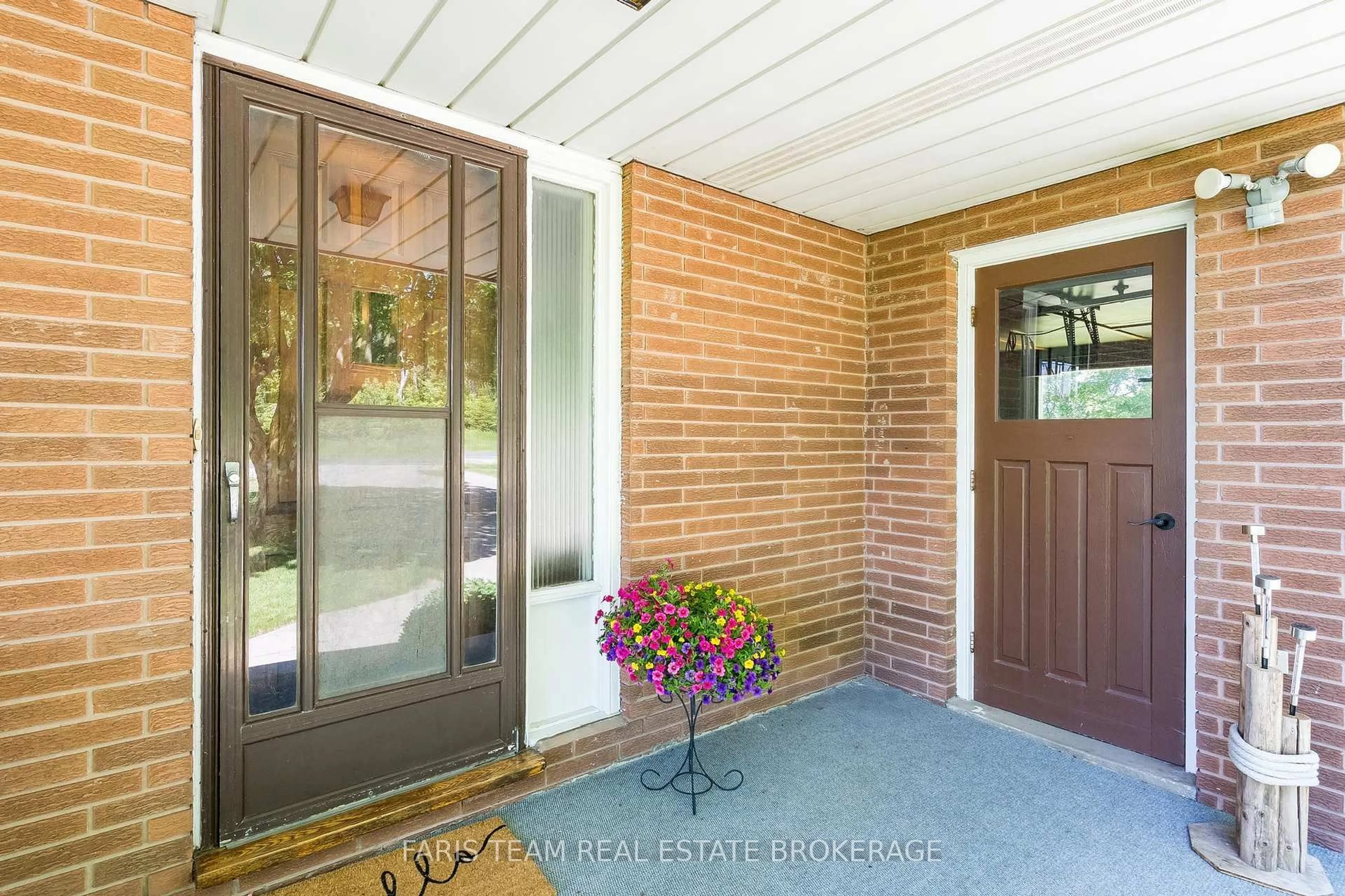 Indoor entryway for 2966 George Johnston Rd, Springwater Ontario L9X 1T8