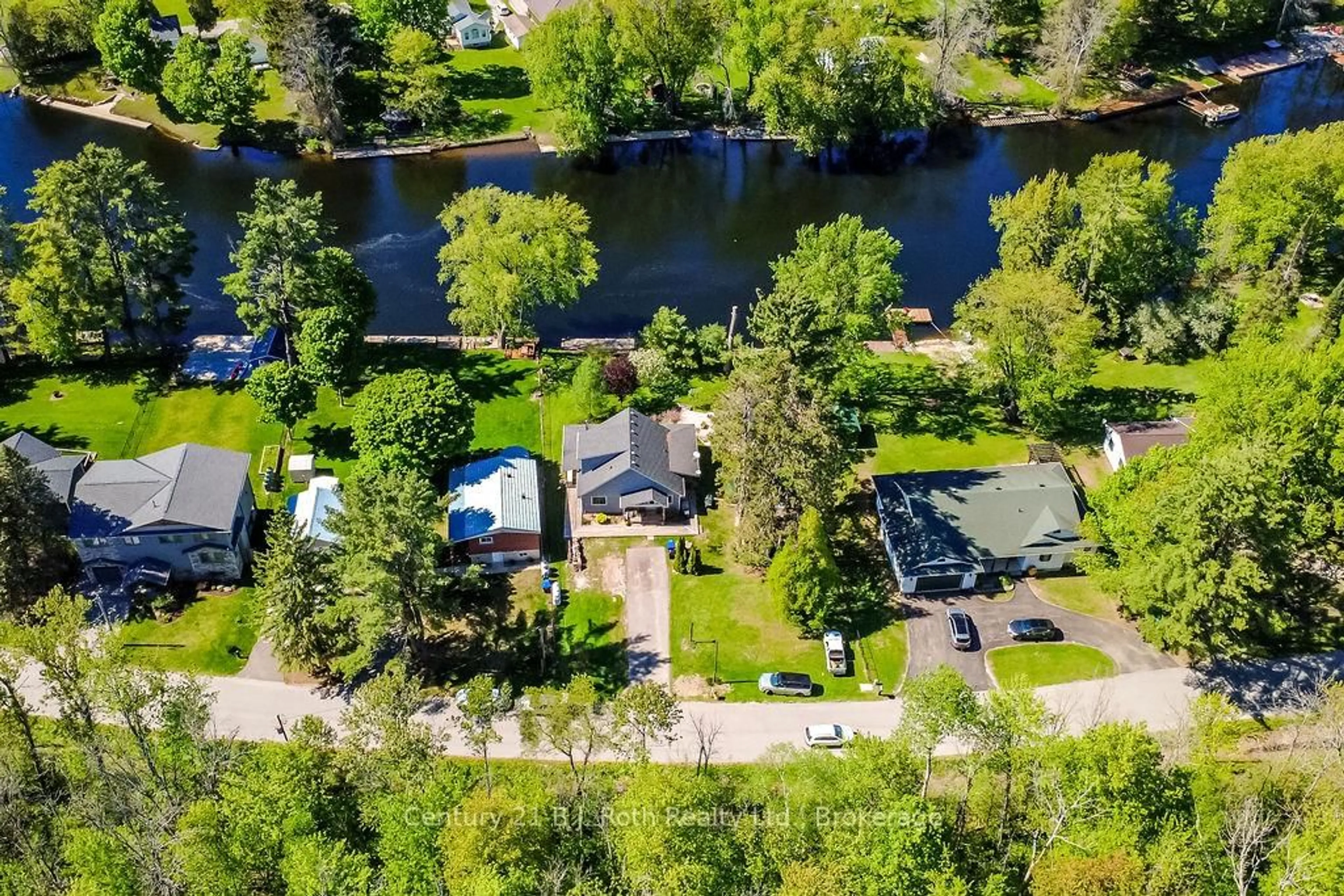 A pic from outside/outdoor area/front of a property/back of a property/a pic from drone, water/lake/river/ocean view for 4762 Severn St, Severn Ontario P0E 1N0