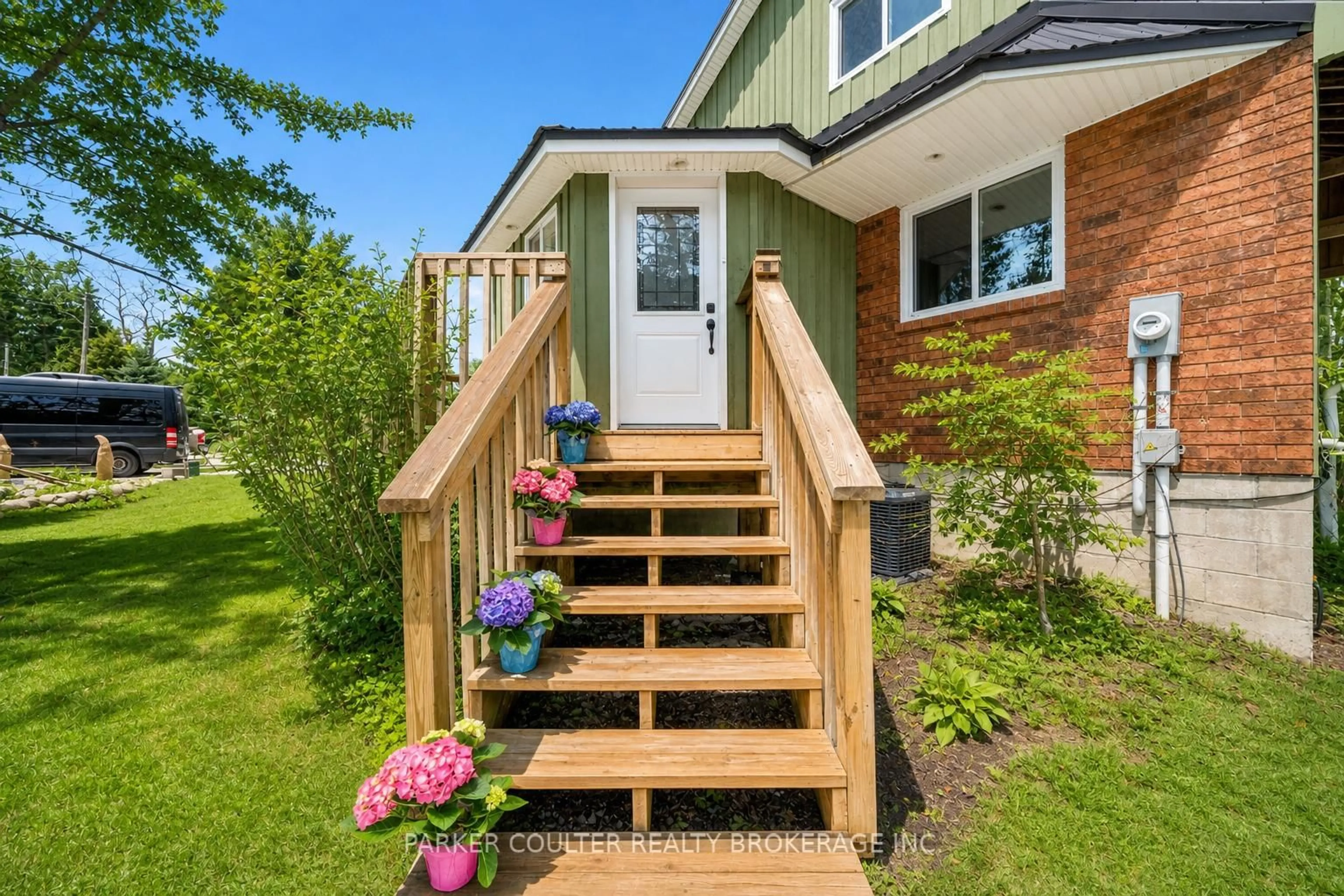 Indoor entryway for 2486 South Orr Lake Rd, Springwater Ontario L0L 1P0