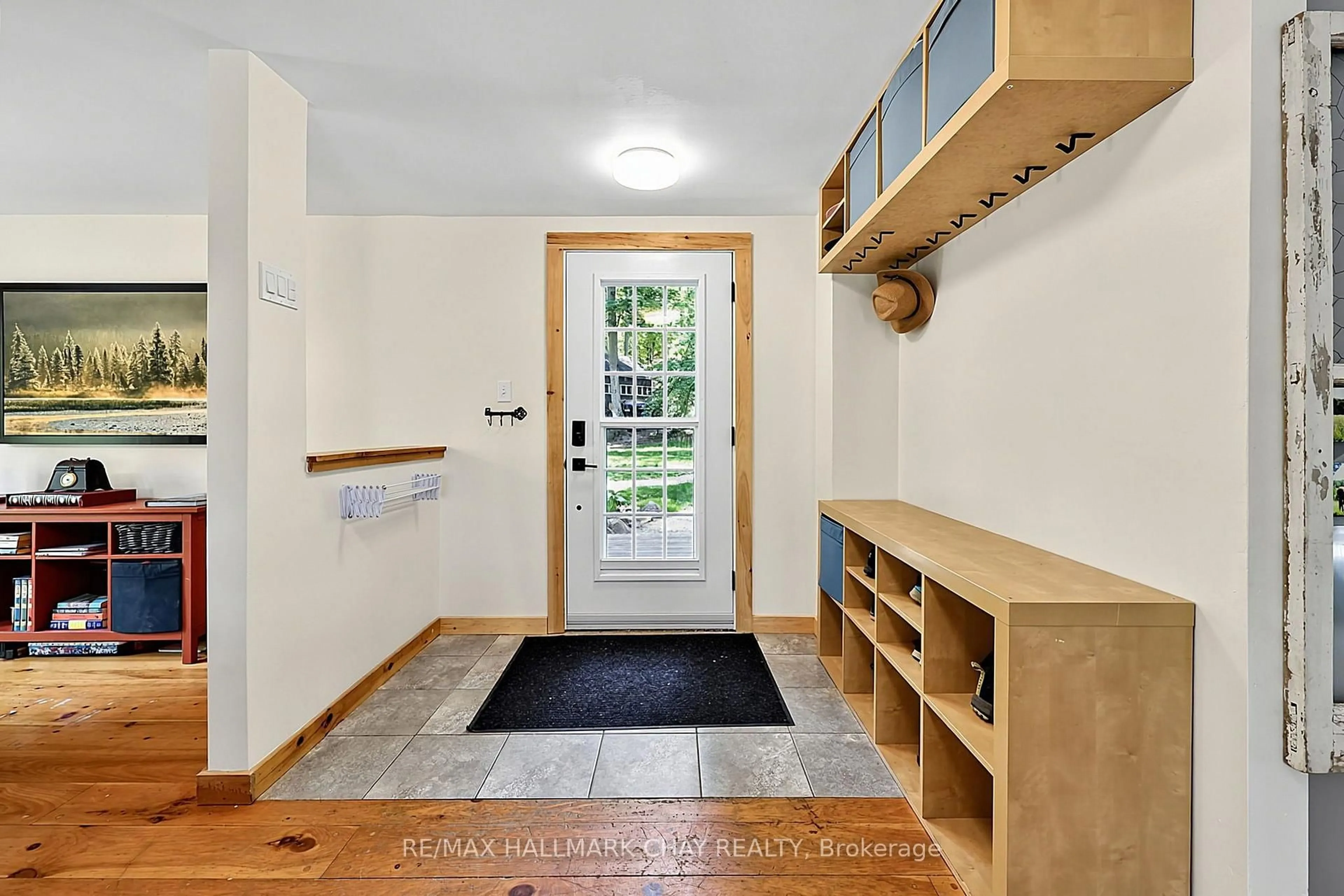 Indoor entryway for 88 Huronwoods Dr, Oro-Medonte Ontario L0K 1E0