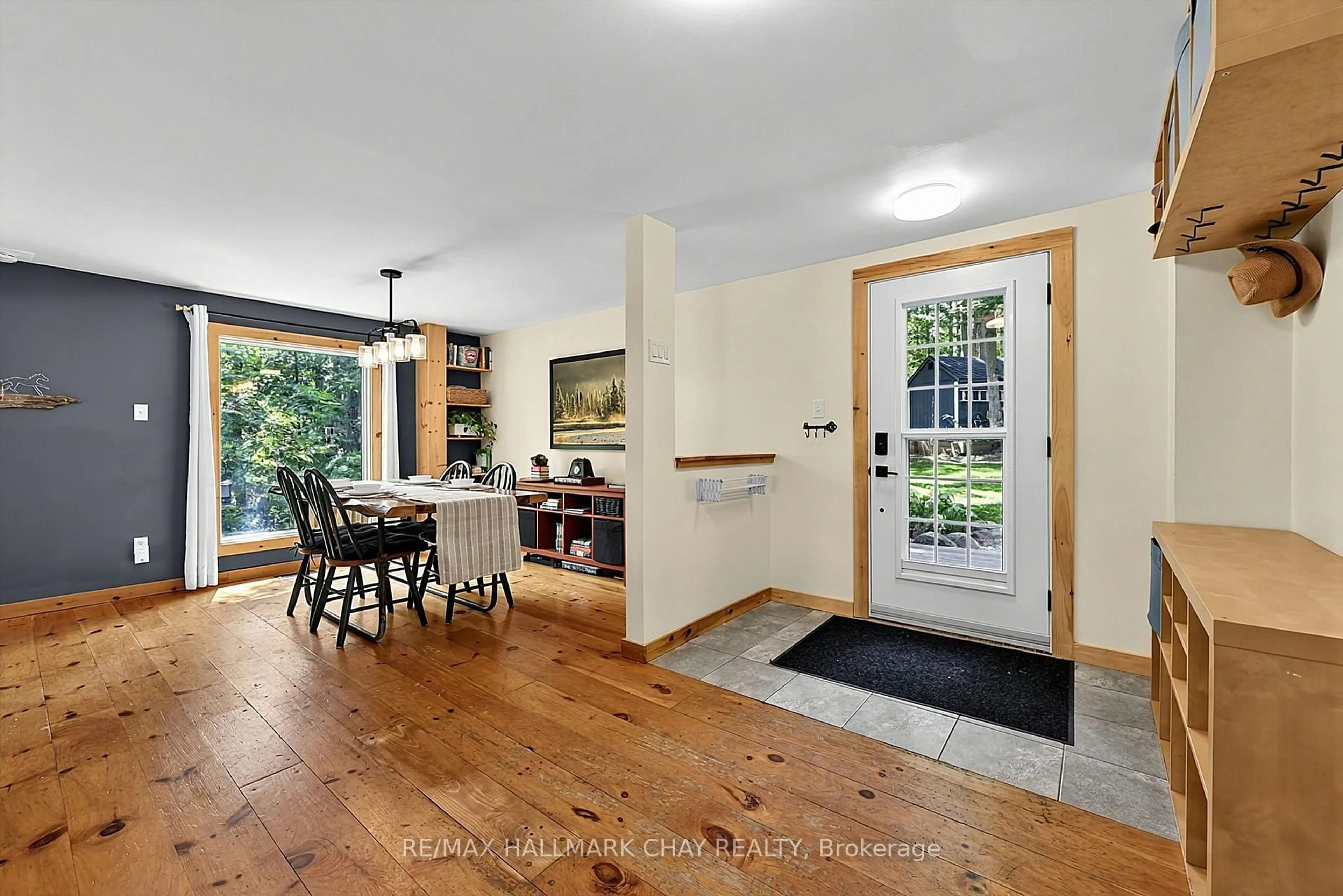 Indoor entryway for 88 Huronwoods Dr, Oro-Medonte Ontario L0K 1E0
