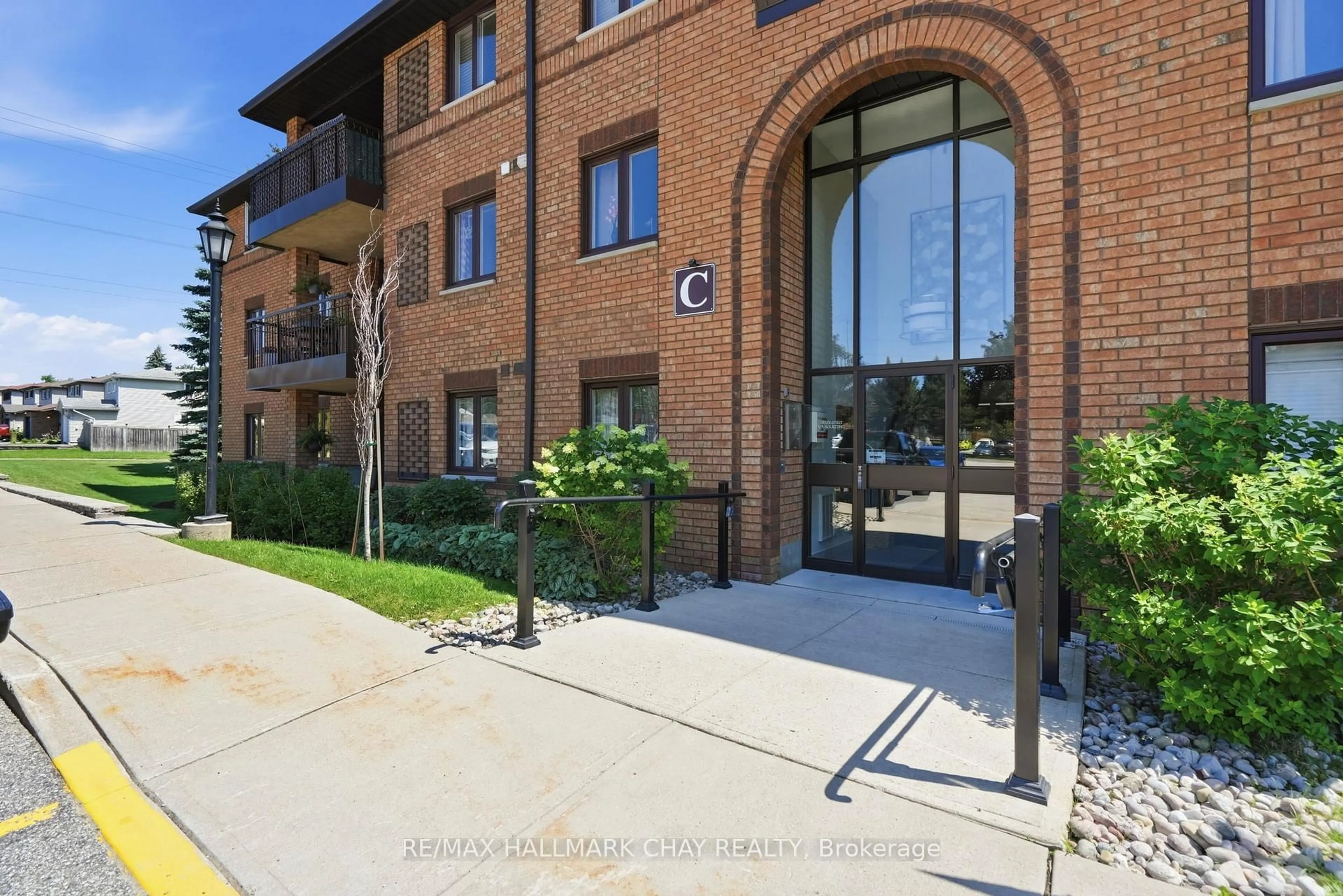 Unknown for 10C Coulter St #324, Barrie Ontario L4N 6S2
