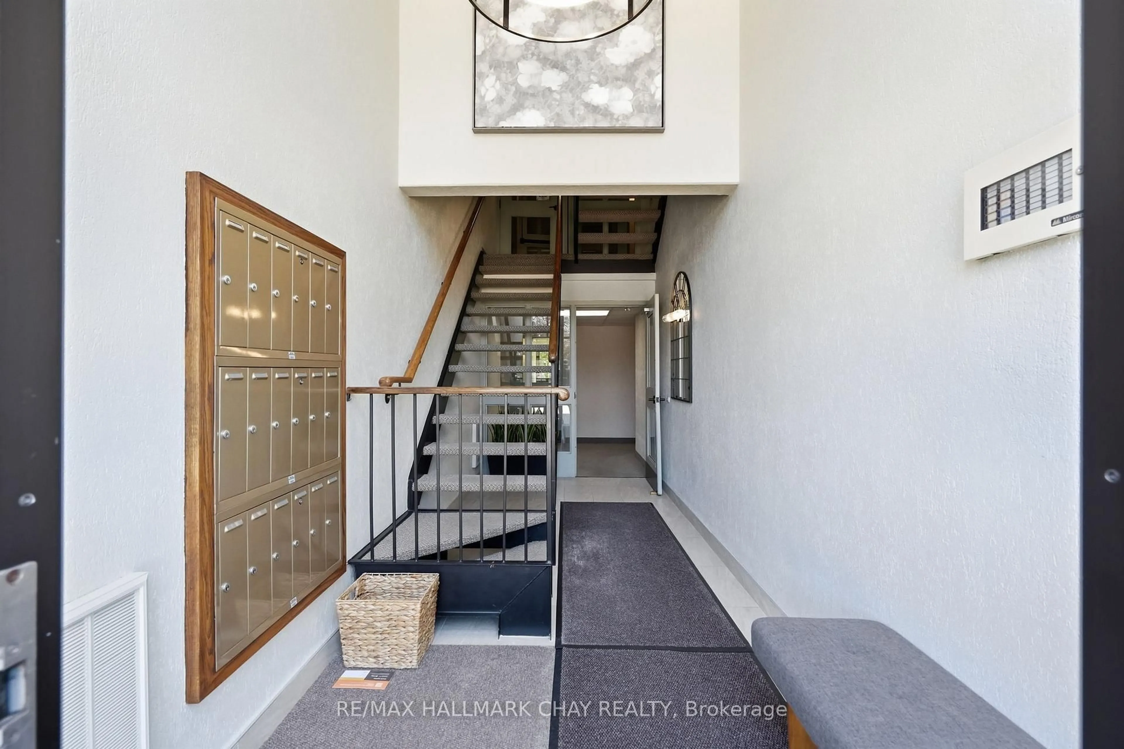 Indoor foyer for 10C Coulter St #324, Barrie Ontario L4N 6S2