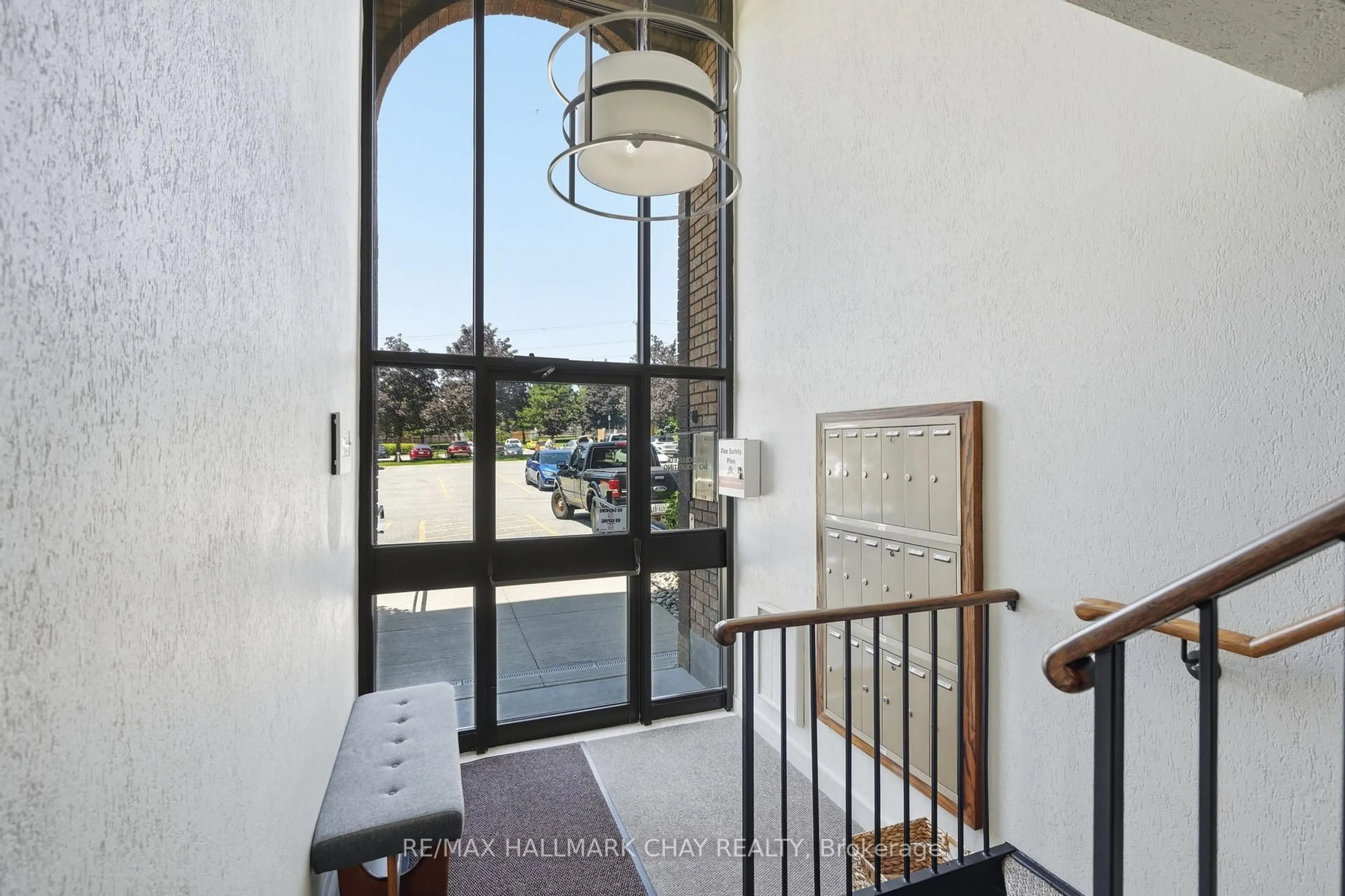 Indoor foyer for 10C Coulter St #324, Barrie Ontario L4N 6S2