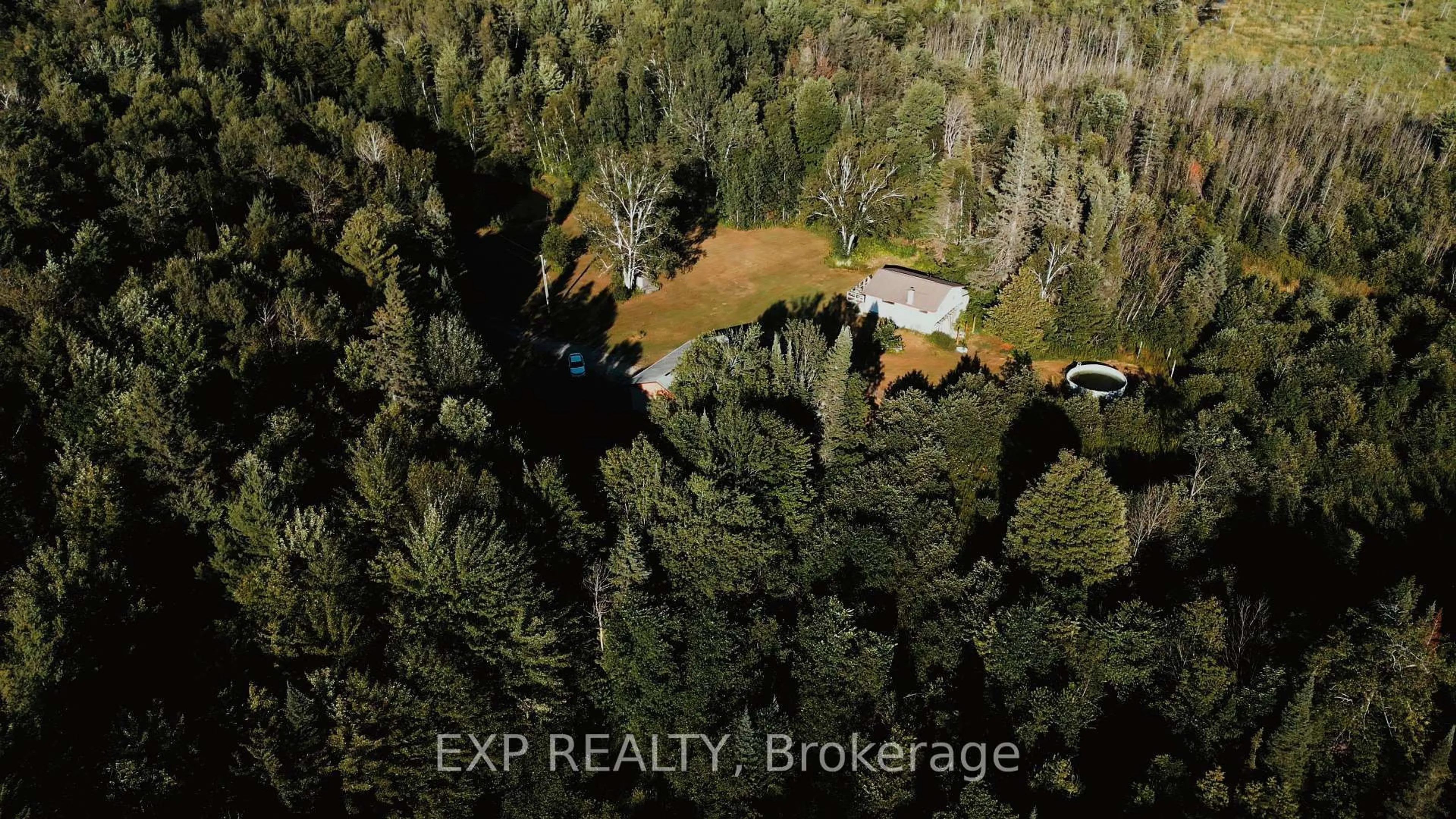 A pic from outside/outdoor area/front of a property/back of a property/a pic from drone, building for 2670 SPARROW LAKE Rd, Severn Ontario P0E 1N0