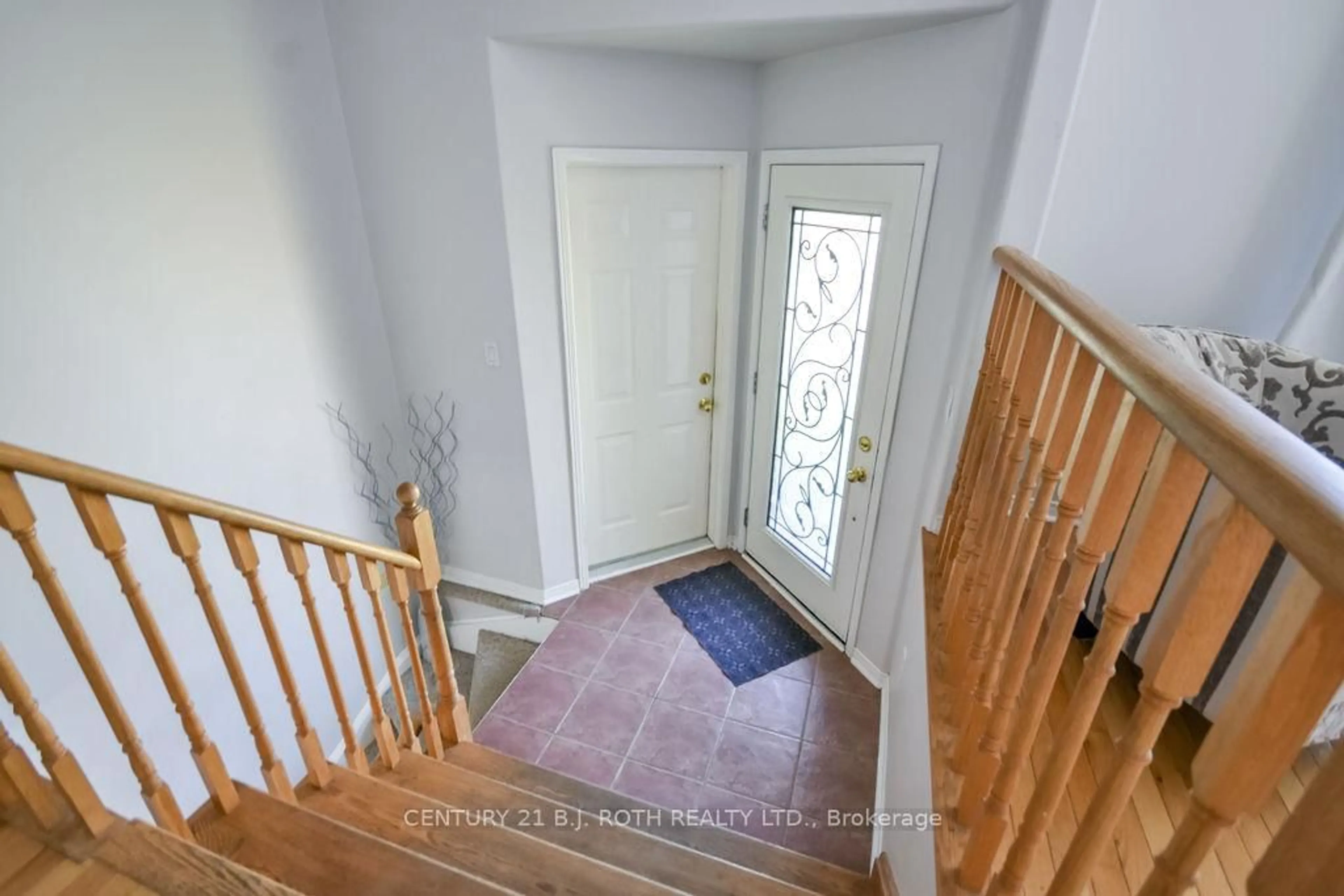 Indoor entryway for 53 FOREST DALE Dr, Barrie Ontario L4M 6M9