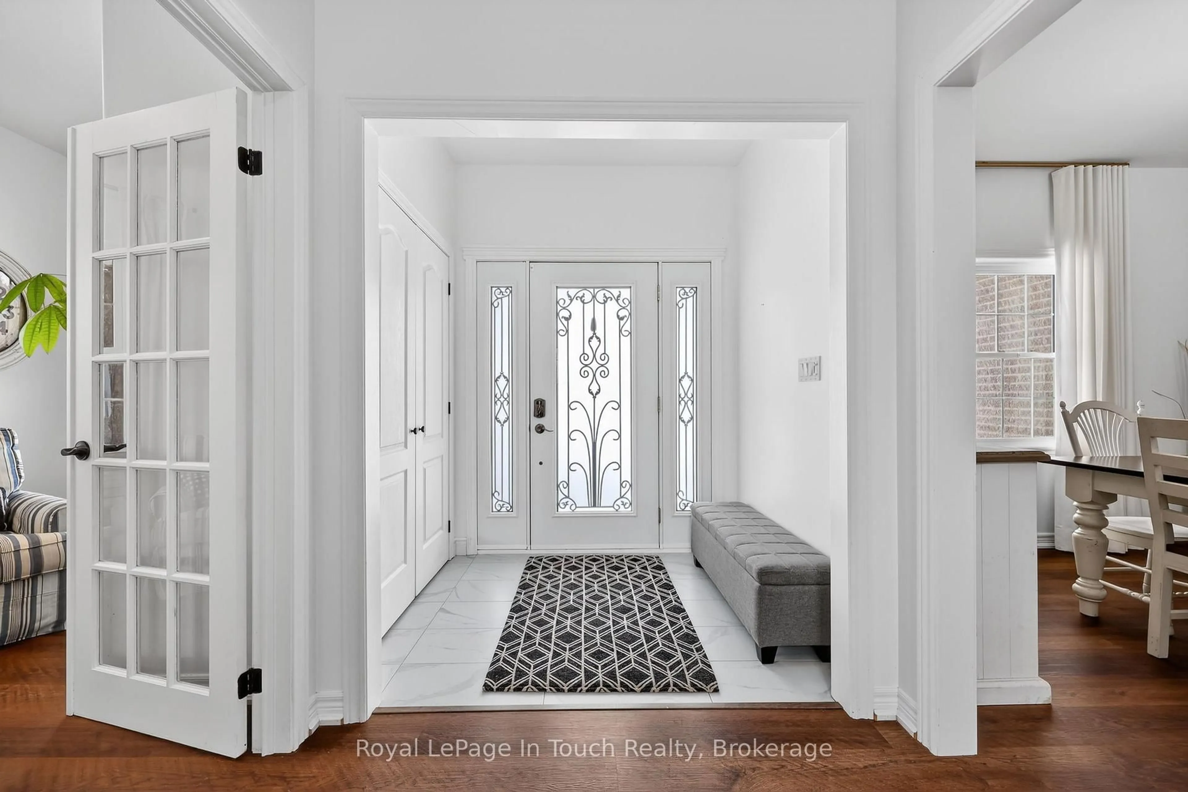 Indoor entryway for 3225 10 Line, Oro-Medonte Ontario L0L 1T0
