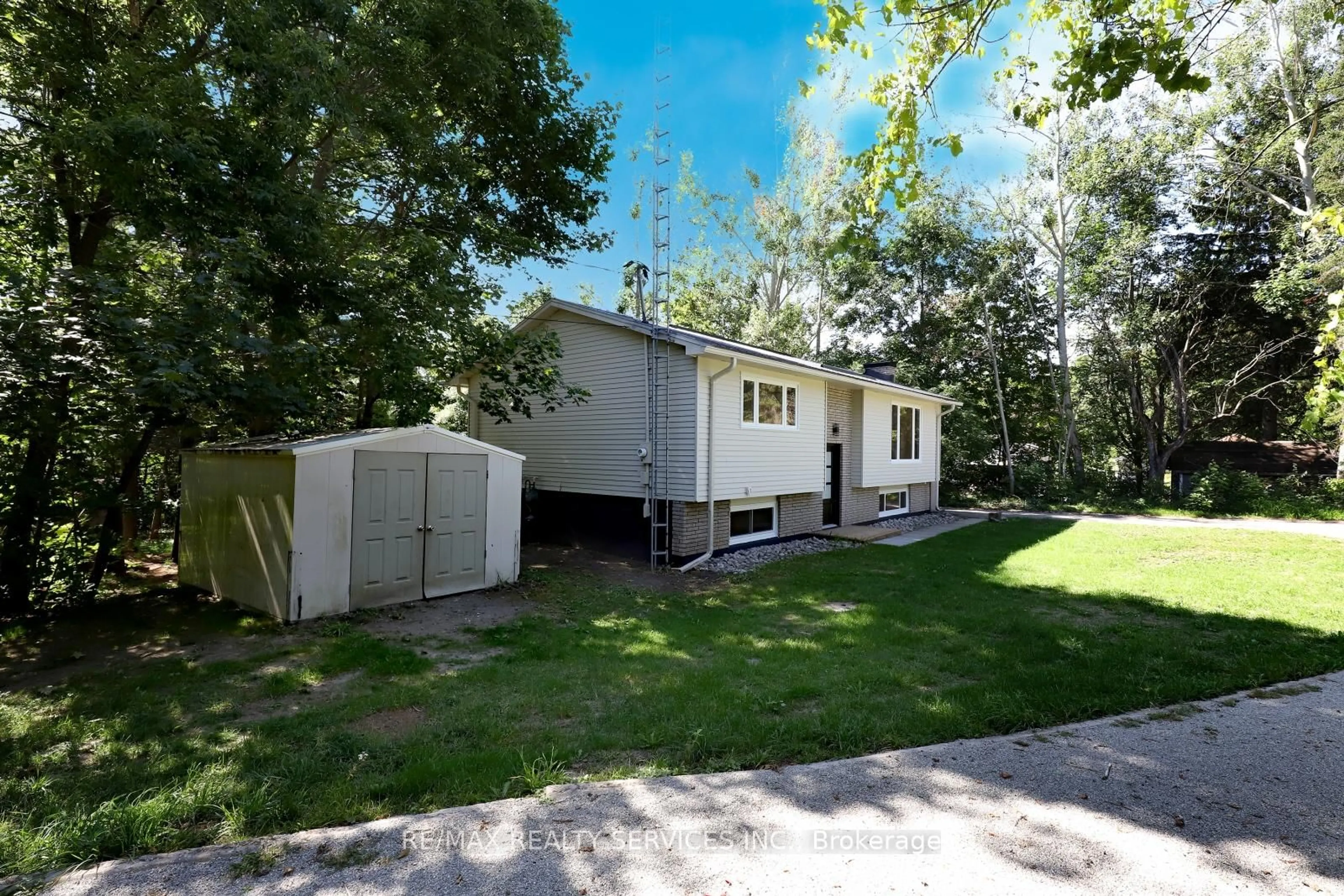 A pic from outside/outdoor area/front of a property/back of a property/a pic from drone, street for 8570 Hwy 12, Oro-Medonte Ontario L3V 0K1