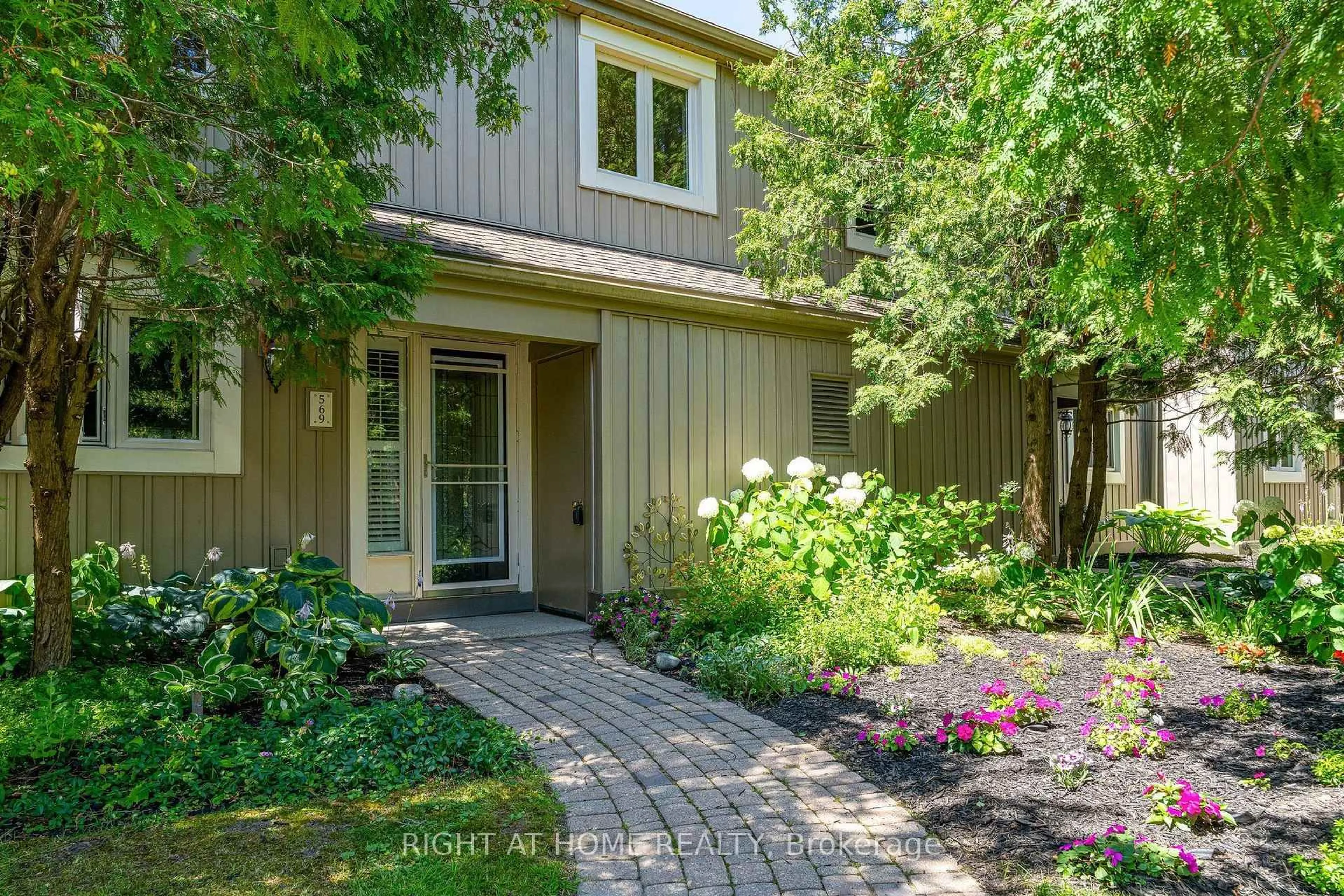 Indoor entryway for 569 Oxbow Cres, Collingwood Ontario L9Y 5B4