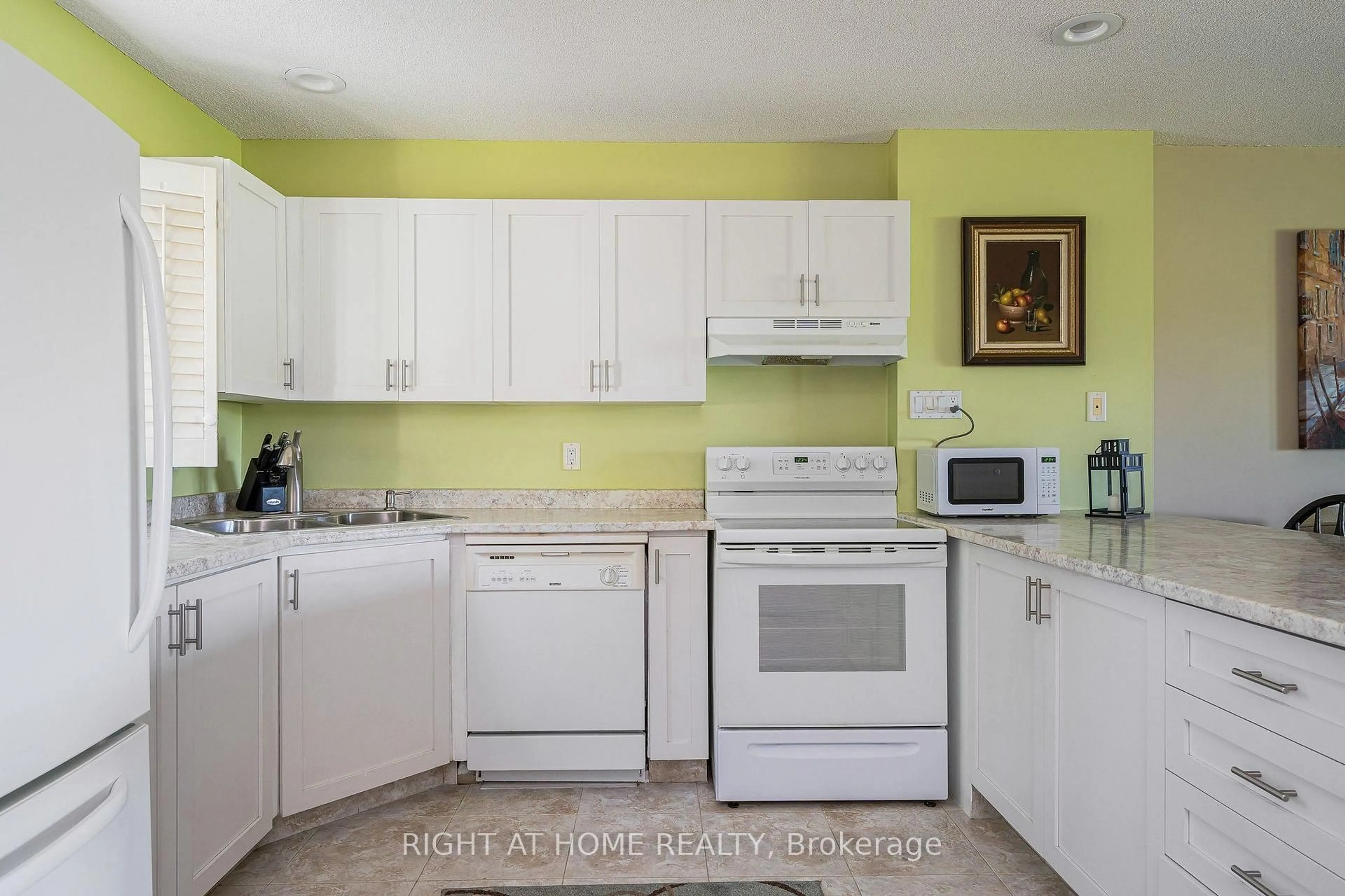 Standard kitchen, unknown for 569 Oxbow Cres, Collingwood Ontario L9Y 5B4