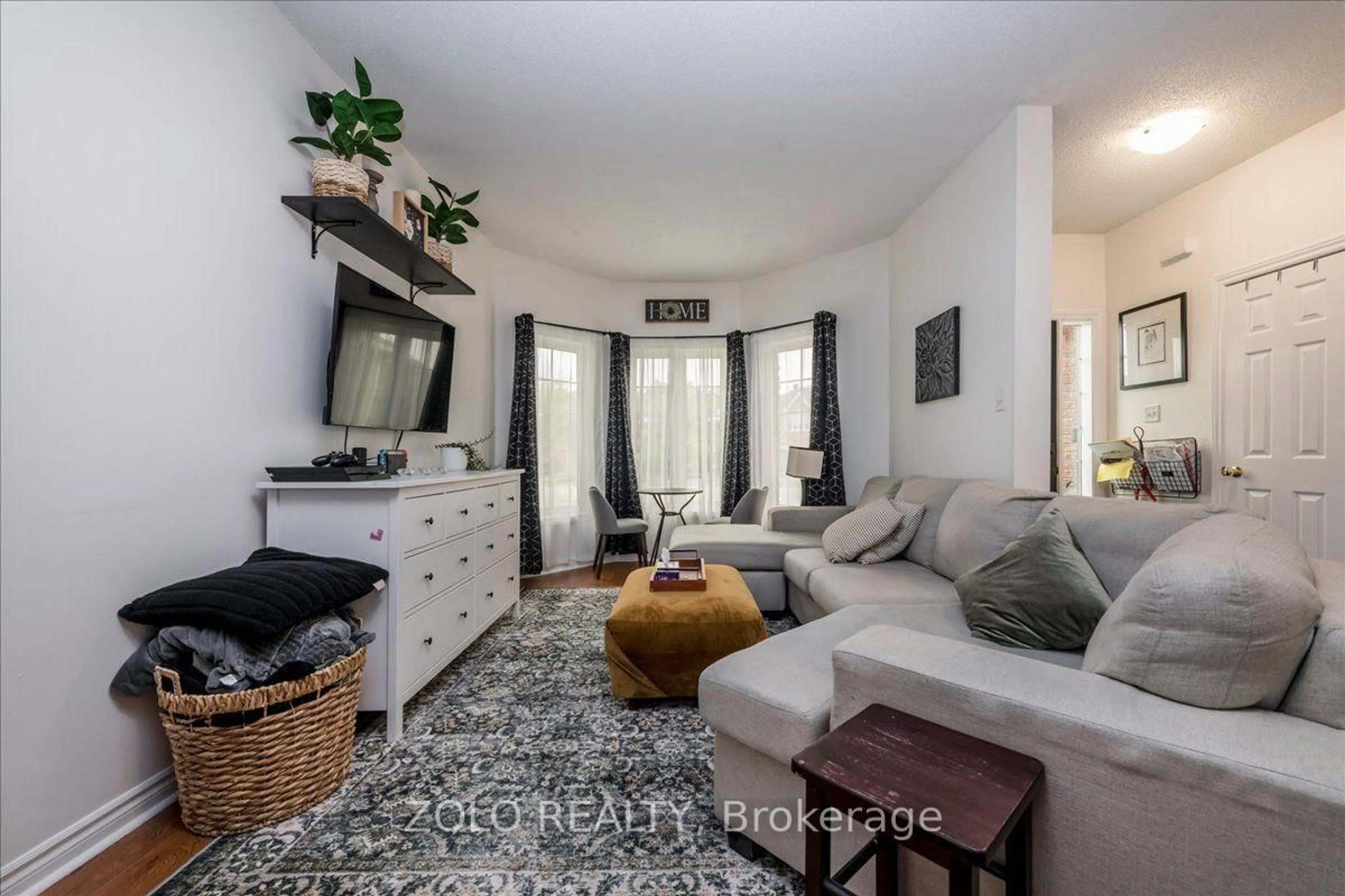 Living room with furniture, unknown for 16 Esther Dr, Barrie Ontario L4N 0X8