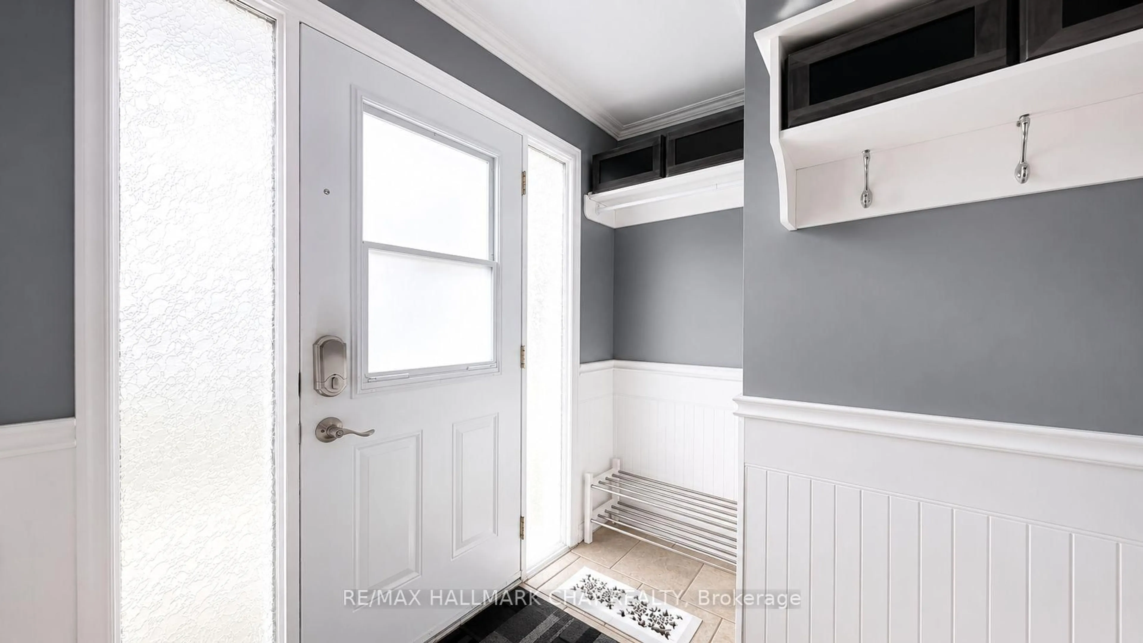 Indoor entryway for 10 Finlay Mill Rd, Springwater Ontario L0L 1X0
