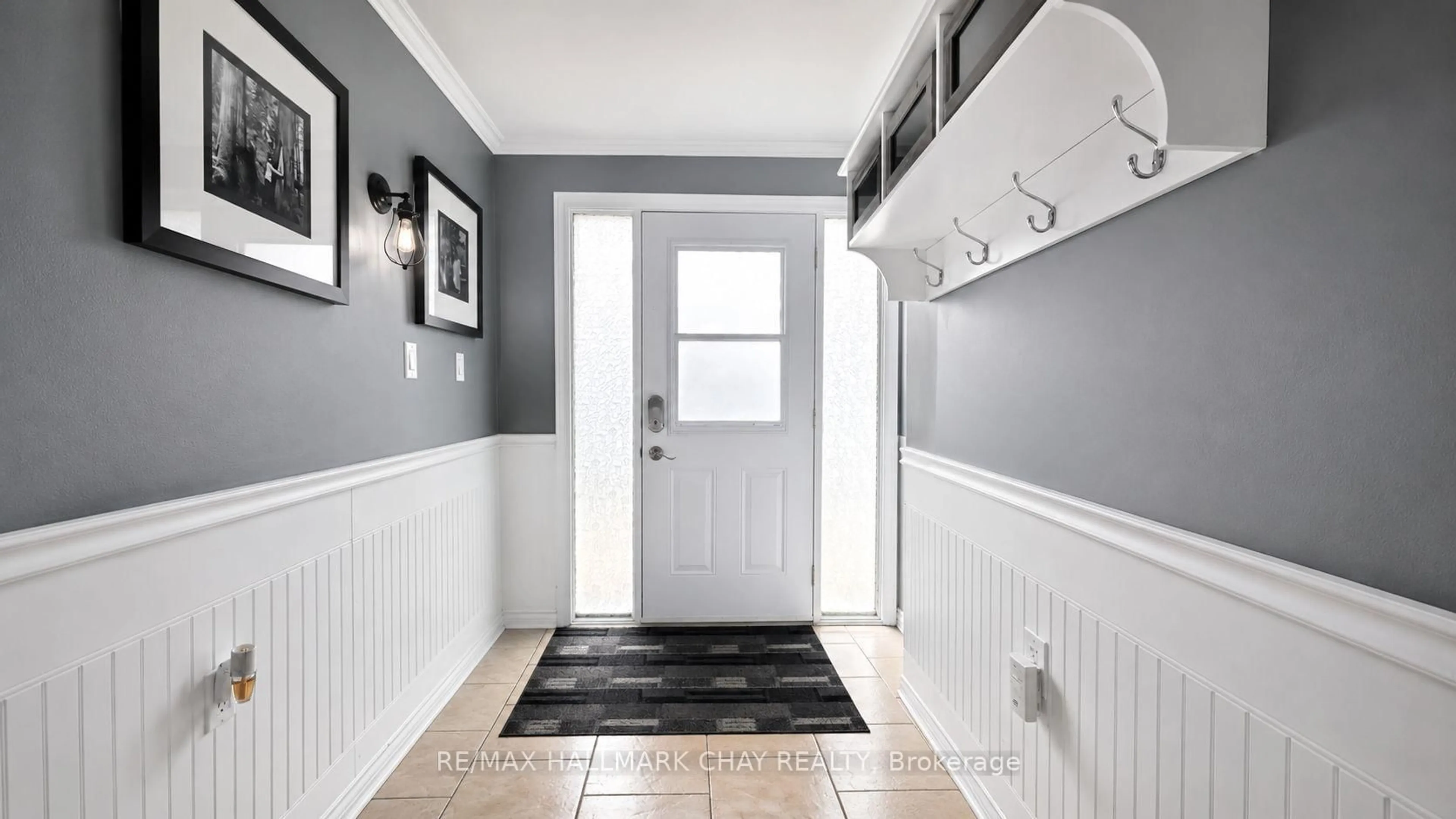 Indoor entryway for 10 Finlay Mill Rd, Springwater Ontario L0L 1X0