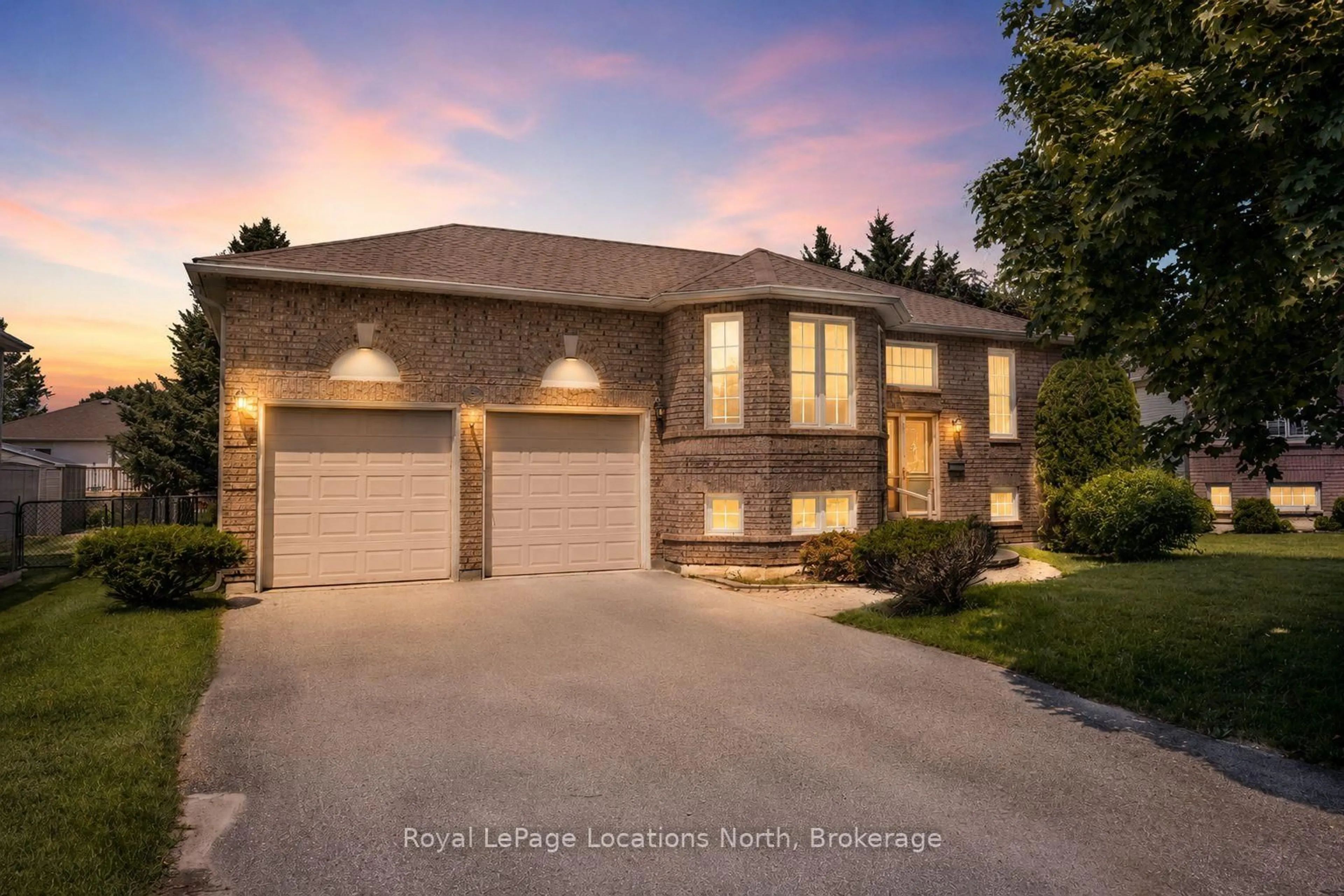 Home with brick exterior material, street for 31 Brouwer Cres, Wasaga Beach Ontario L9Z 1L8