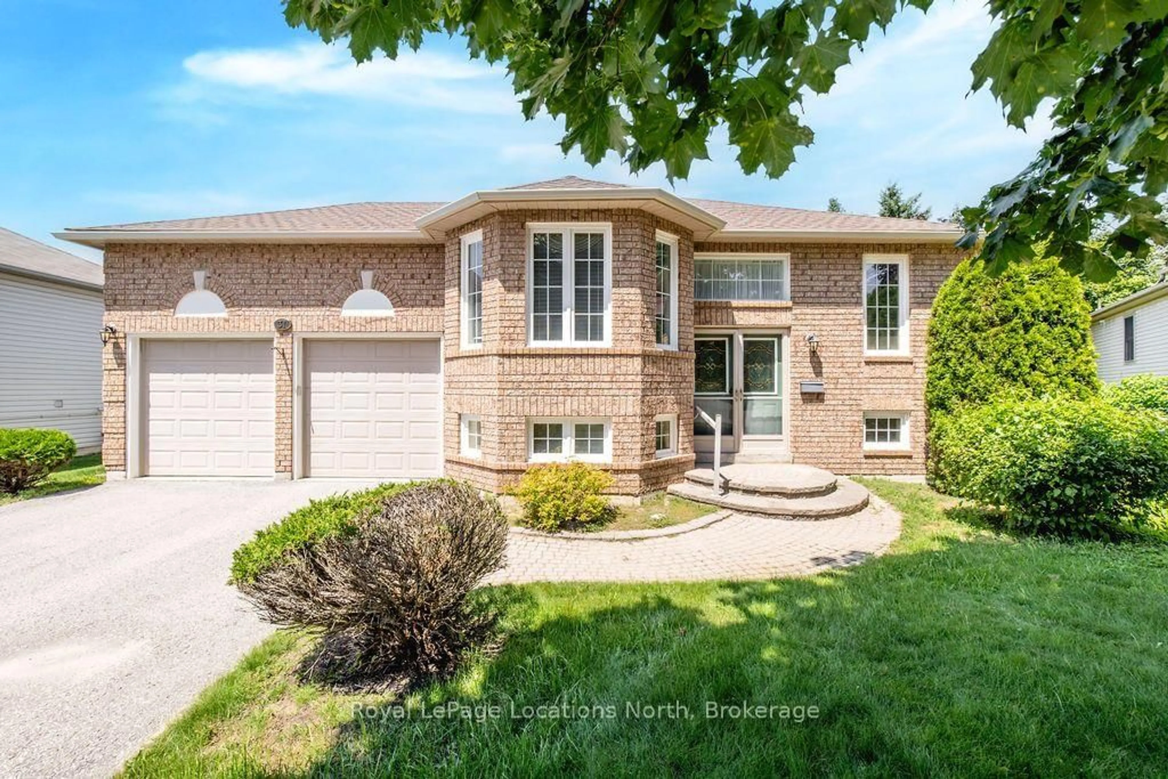 Home with brick exterior material, street for 31 Brouwer Cres, Wasaga Beach Ontario L9Z 1L8