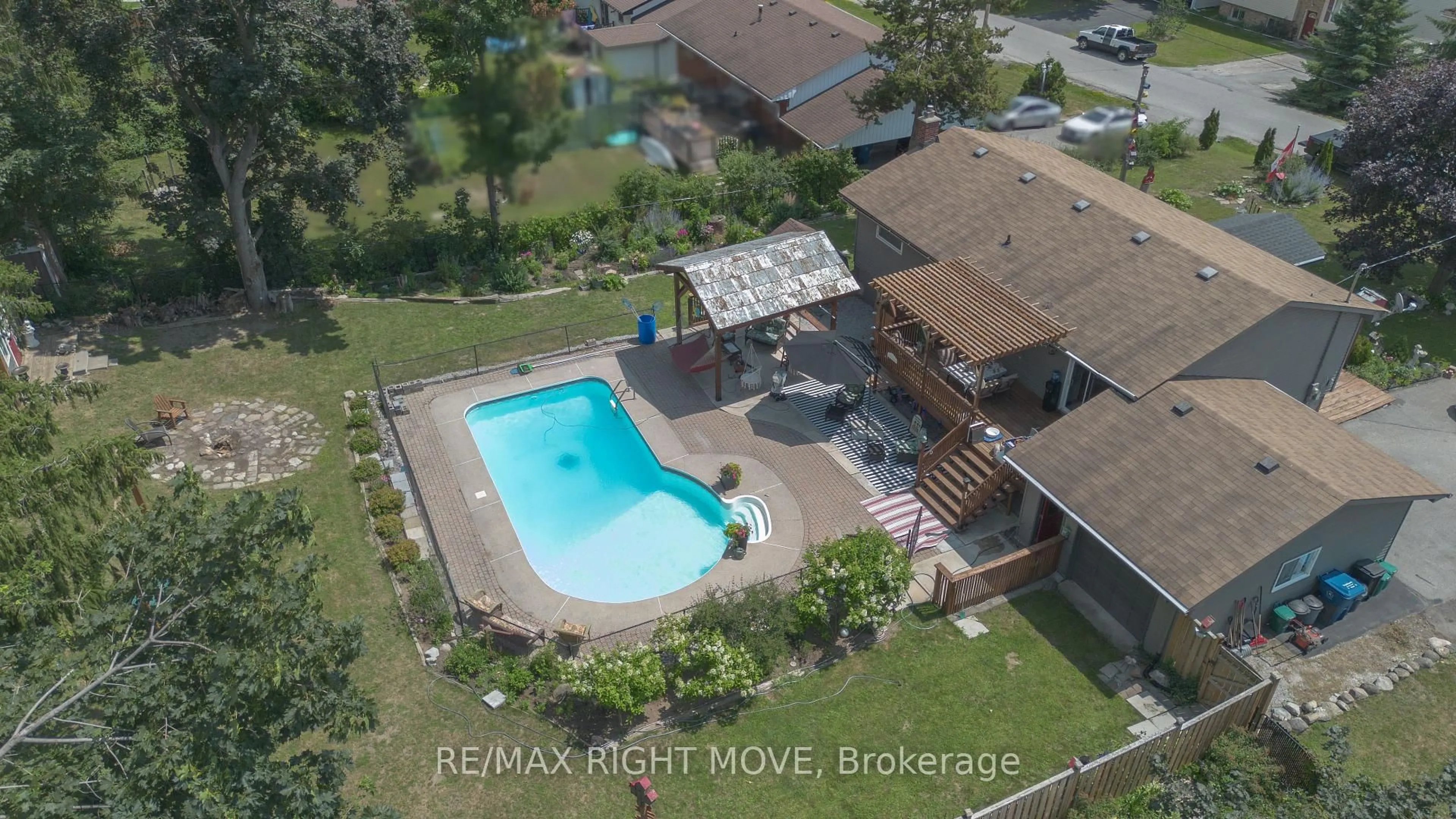 Pool for 424 Homewood Ave, Orillia Ontario L3V 3K8
