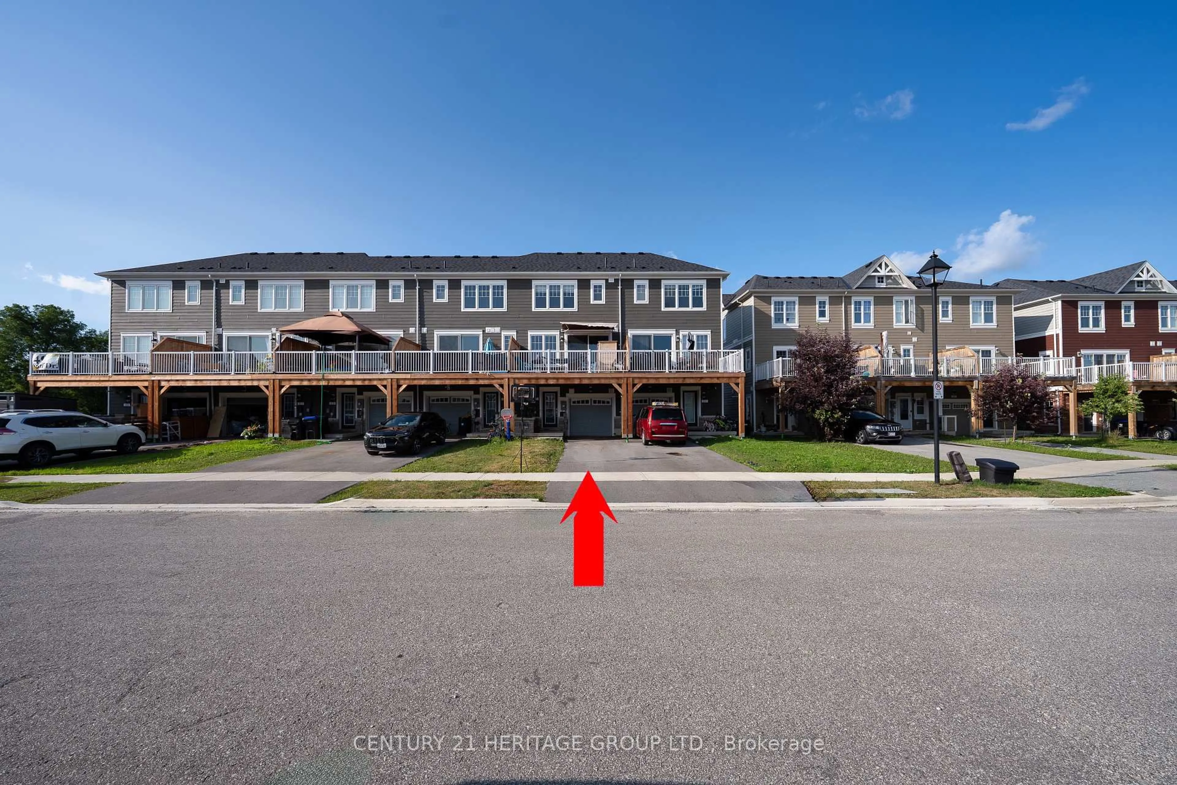 A pic from outside/outdoor area/front of a property/back of a property/a pic from drone, street for 57 Surf Dr, Wasaga Beach Ontario L9Z 0J4