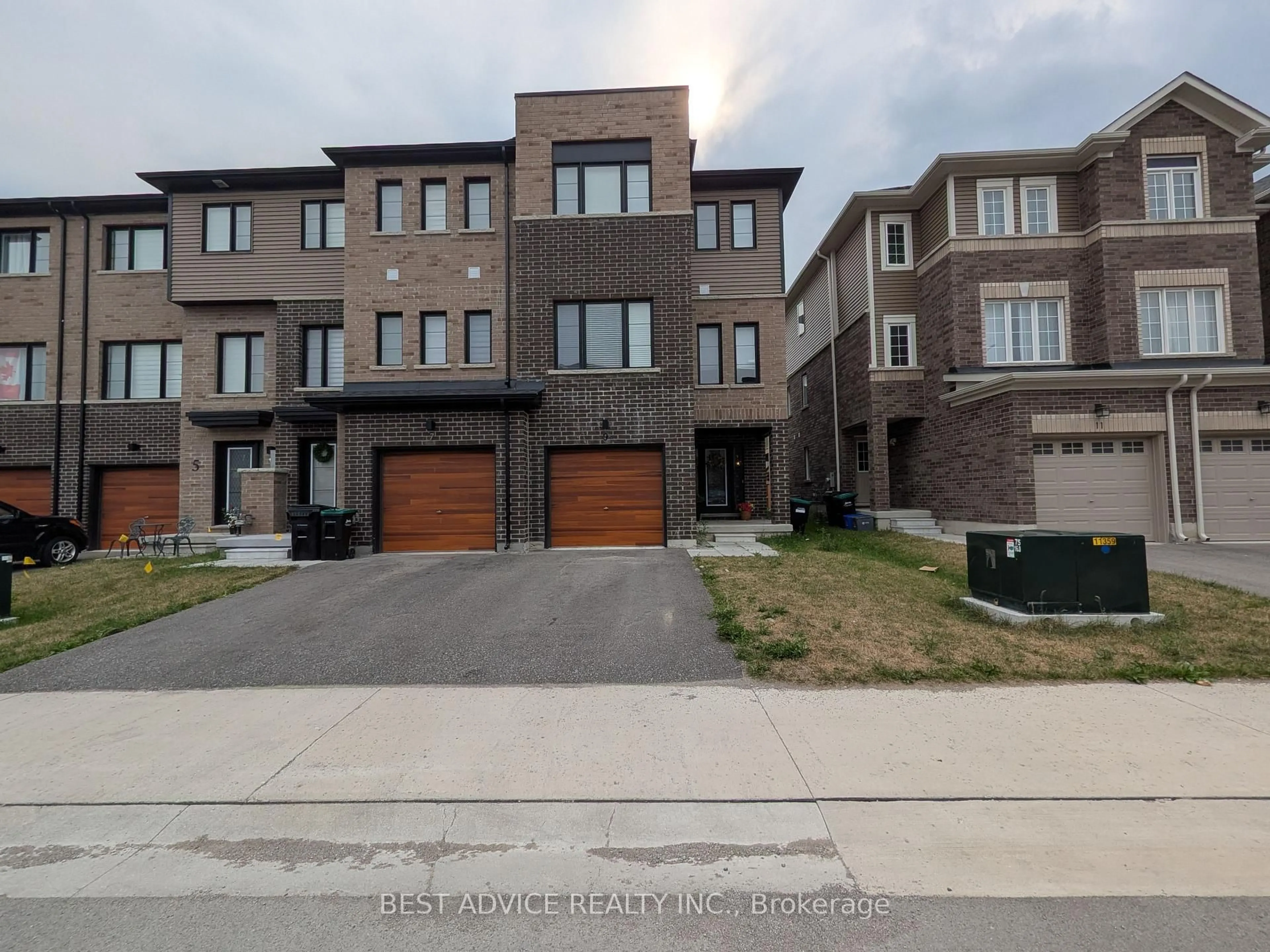 Home with brick exterior material, street for 9 Pumpkin Corner Cres, Barrie Ontario L9J 0T5