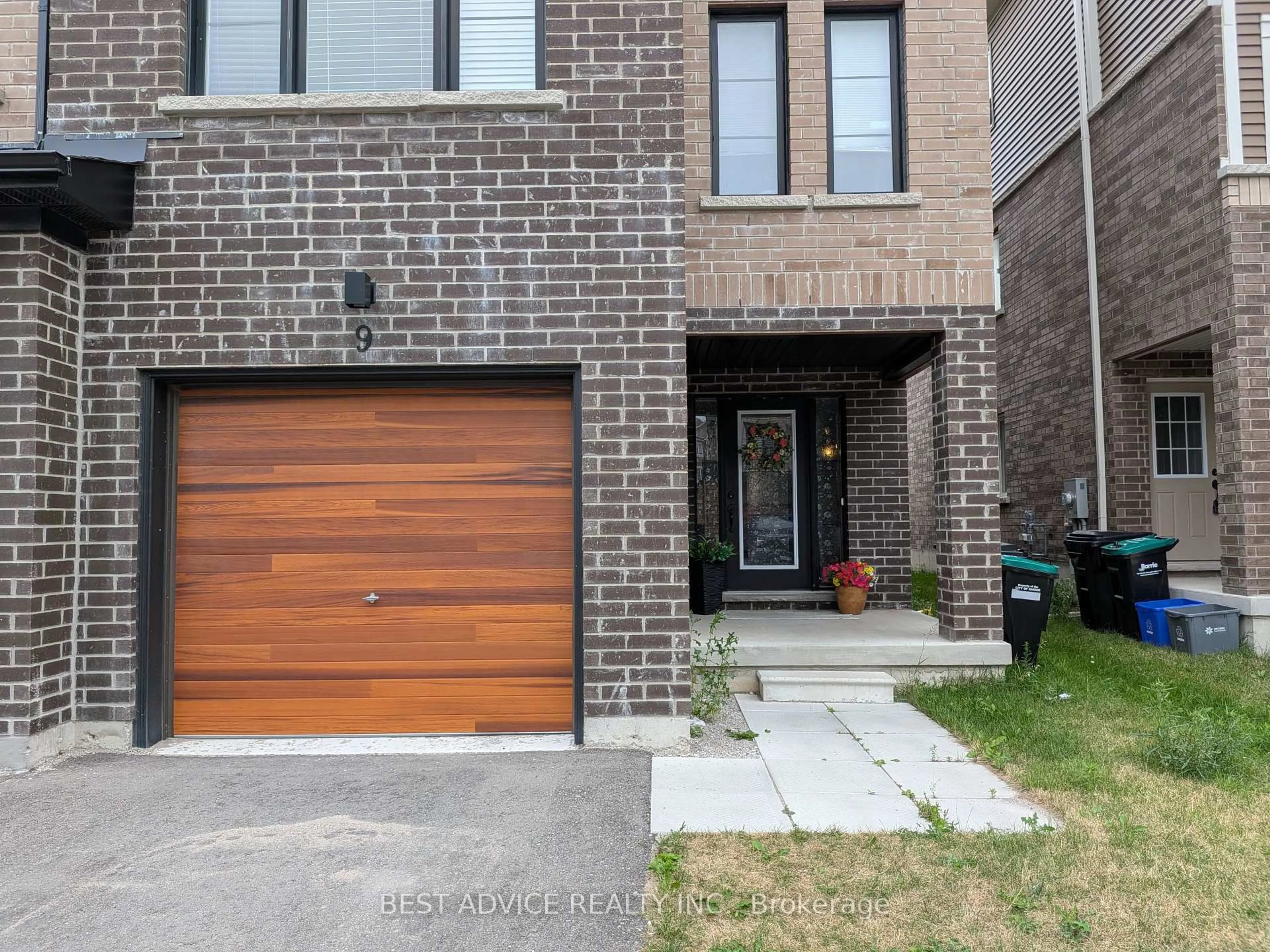 Home with brick exterior material, street for 9 Pumpkin Corner Cres, Barrie Ontario L9J 0T5