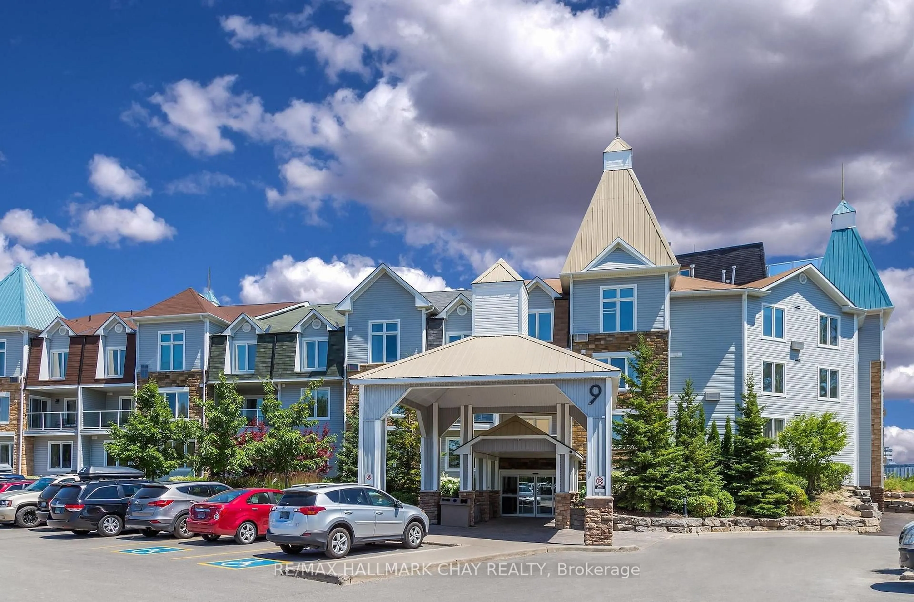 Indoor foyer for 9 Harbour St #6412/14, Collingwood Ontario L9Y 5B5