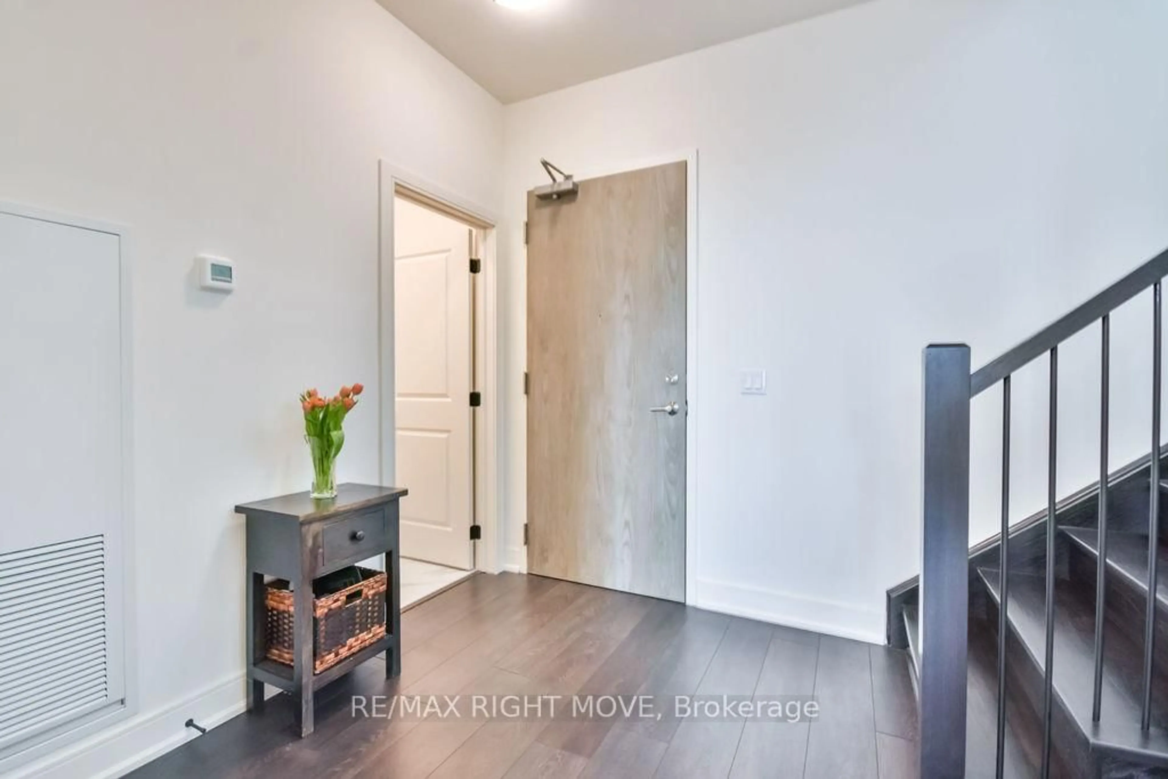 Indoor entryway for 21 Matchedash St #403L, Orillia Ontario L3V 4W4